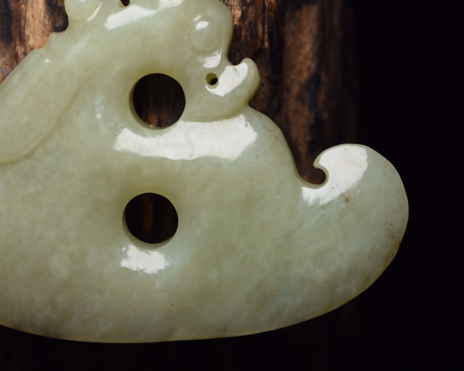 An Exquisite White Jade Dragon Pattern Pendant - 8