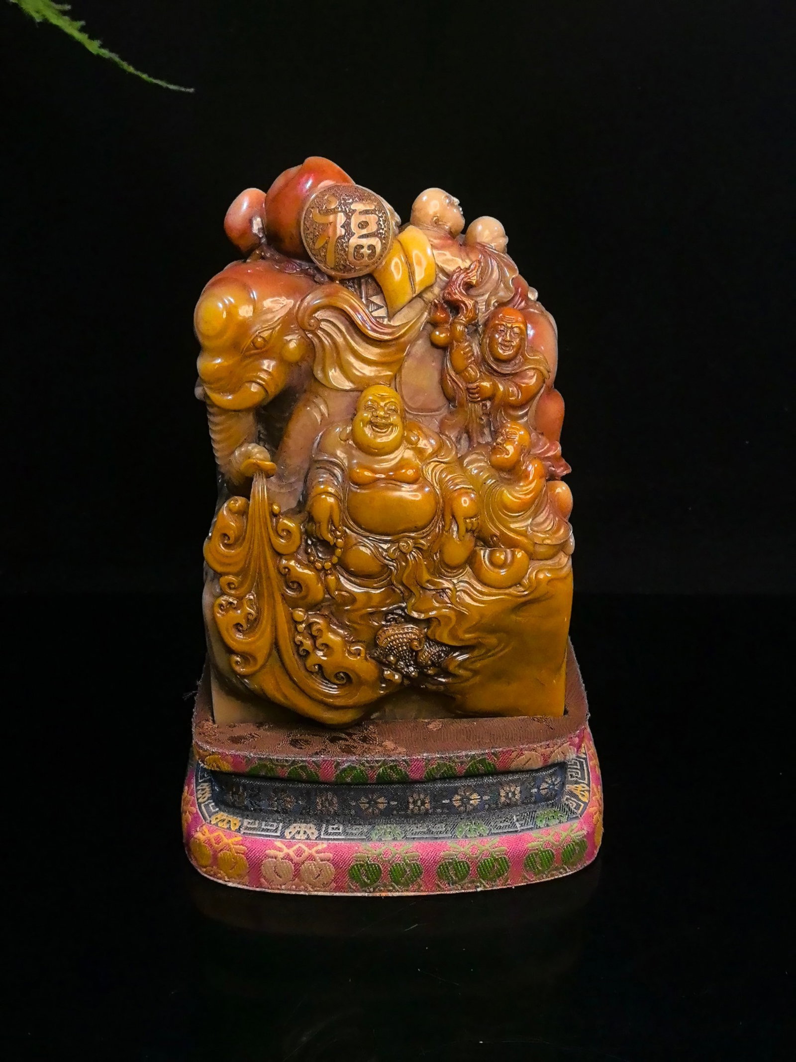 An Exquisite Tianhuang Stone Figure Seal,with Poem: An Exquisite Tianhuang Stone Figure Seal,with Poem,Qing Dynasty,China,Size:7.9inx4.7in,Weight:3821g