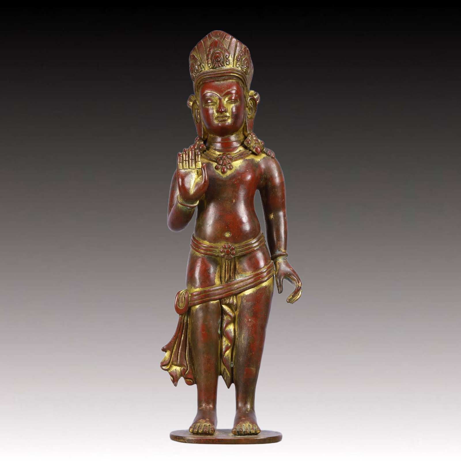 A Solemn Gilt Bronze Statue of Avalokitesvara: A Solemn Gilt Bronze Statue of Avalokitesvara,Ming Dynasty, China,Size:5.3inx3.3inx17.3in Weight:4400g 铜鎏金观音菩萨像,中国明代