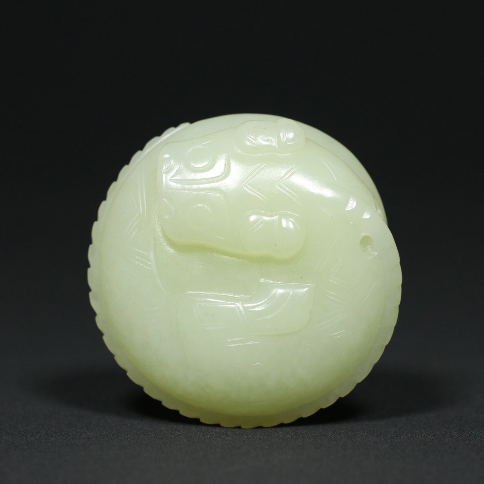 An Exquisite White Jade Dragon Pattern Pendant (1 of 9)