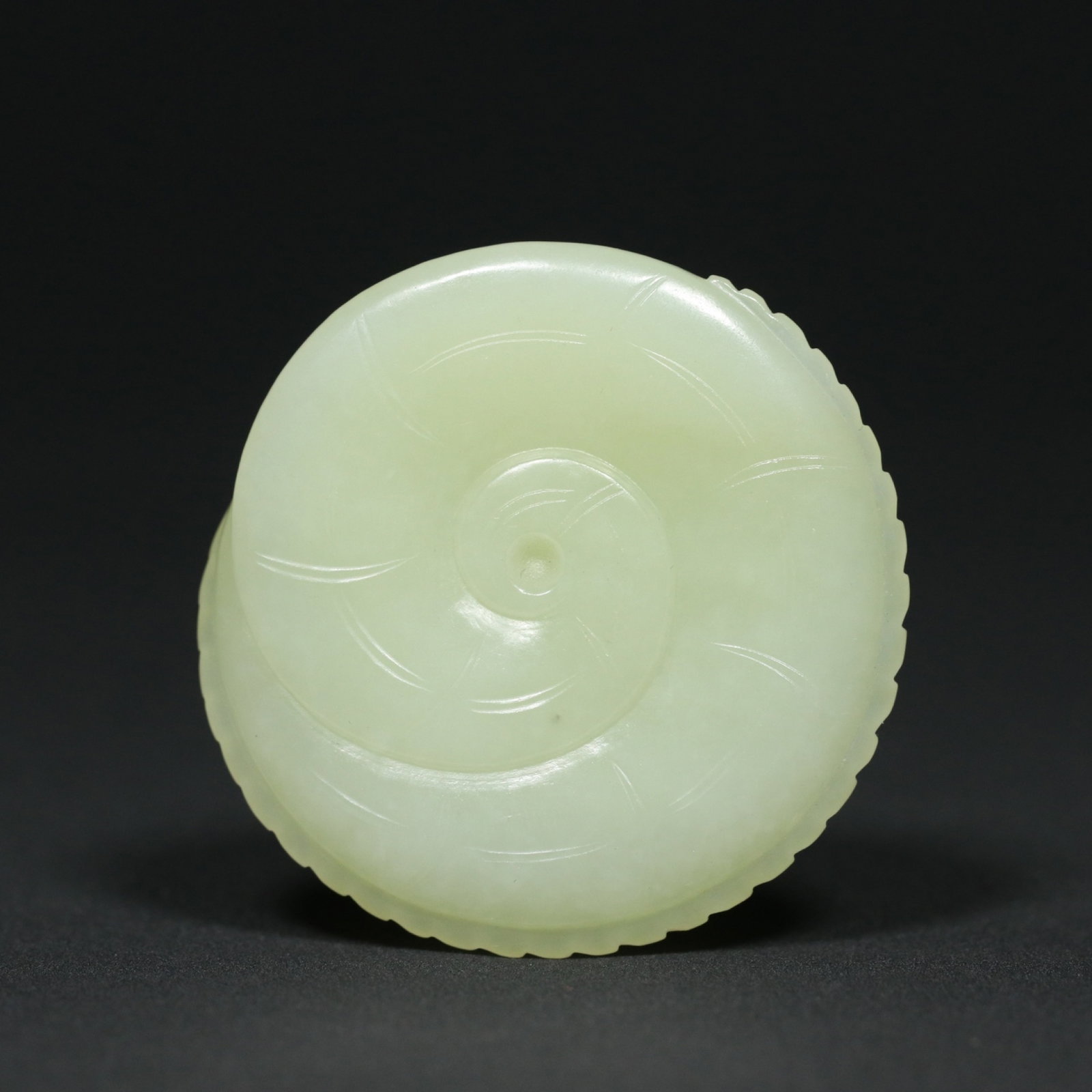 An Exquisite White Jade Dragon Pattern Pendant - 2