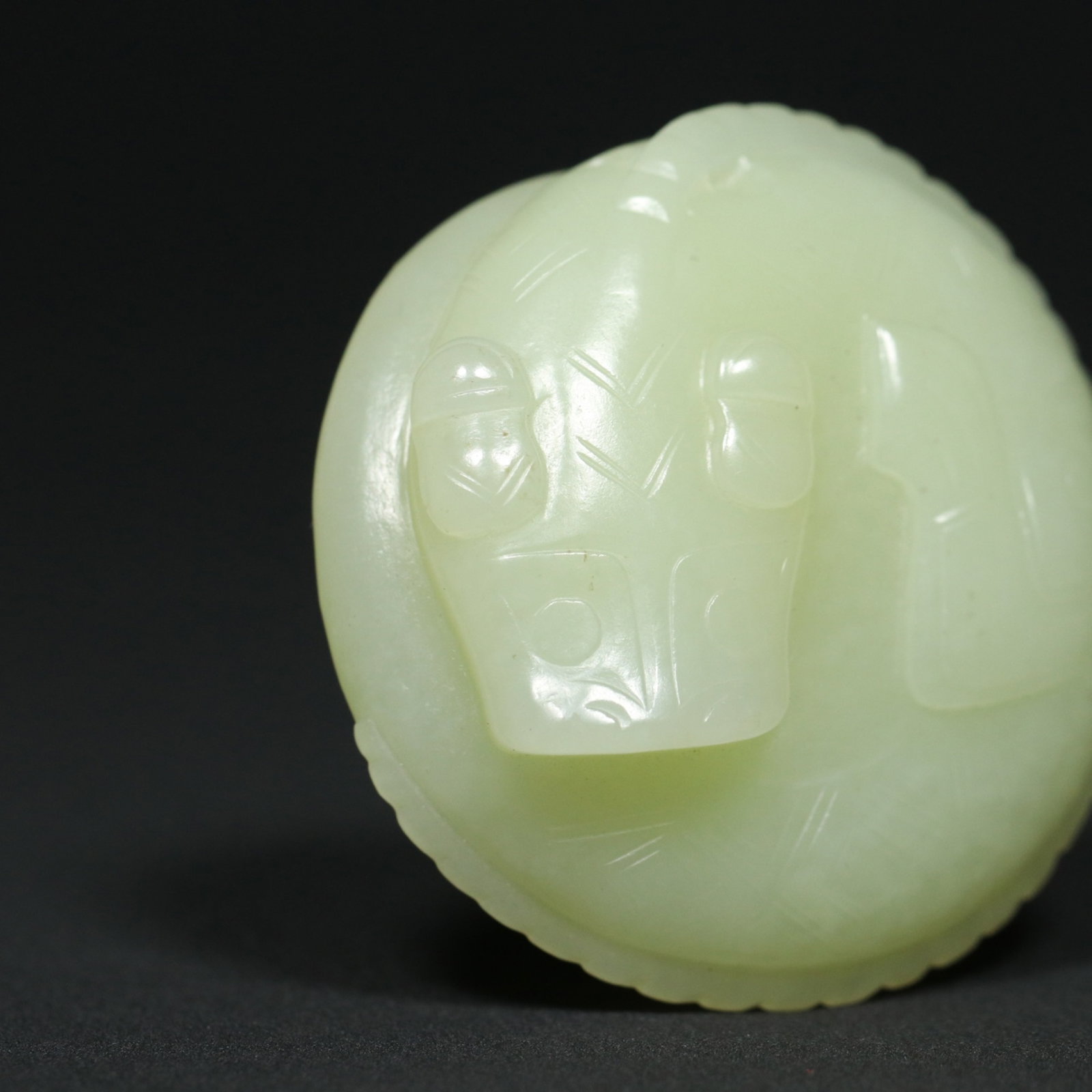 An Exquisite White Jade Dragon Pattern Pendant - 5