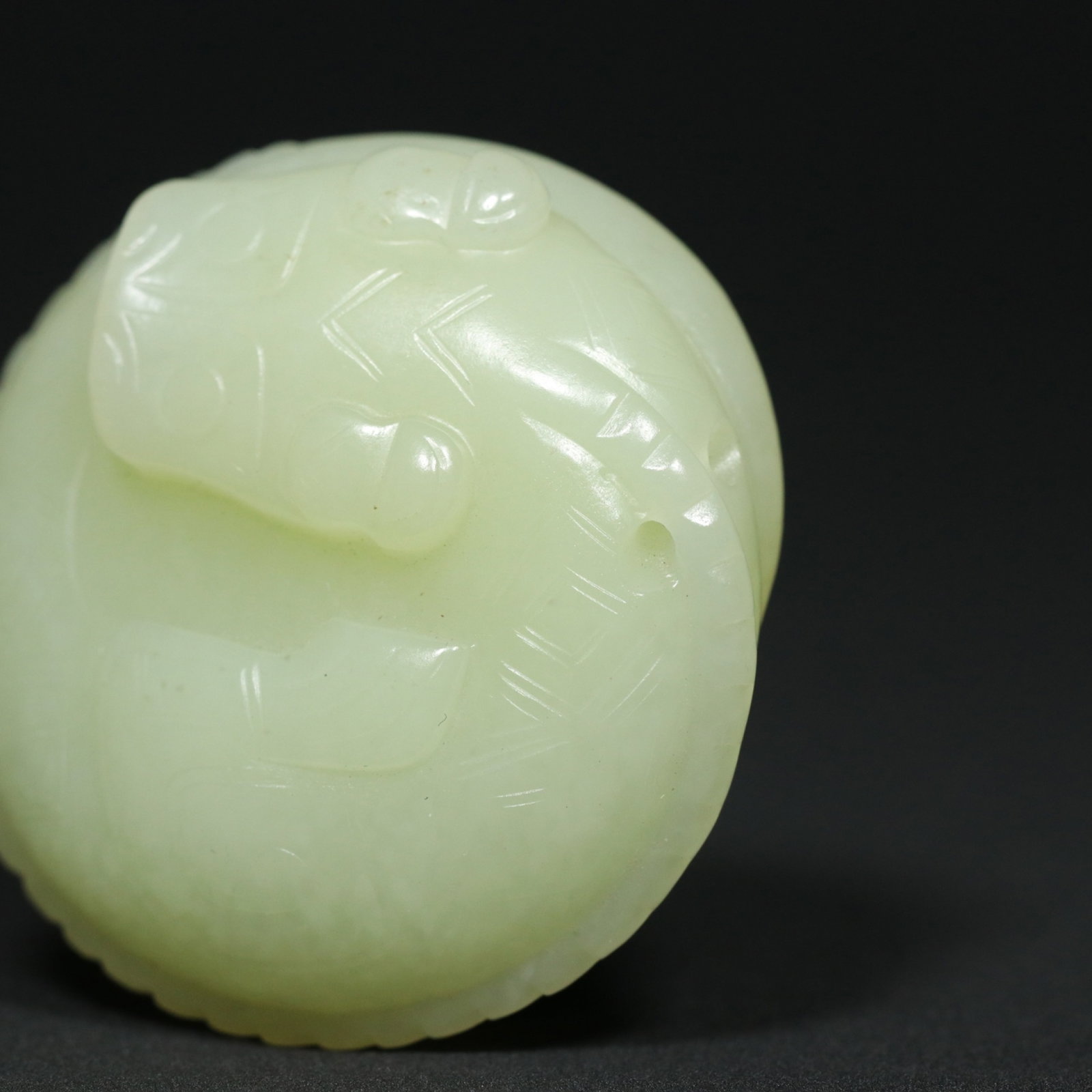 An Exquisite White Jade Dragon Pattern Pendant - 7