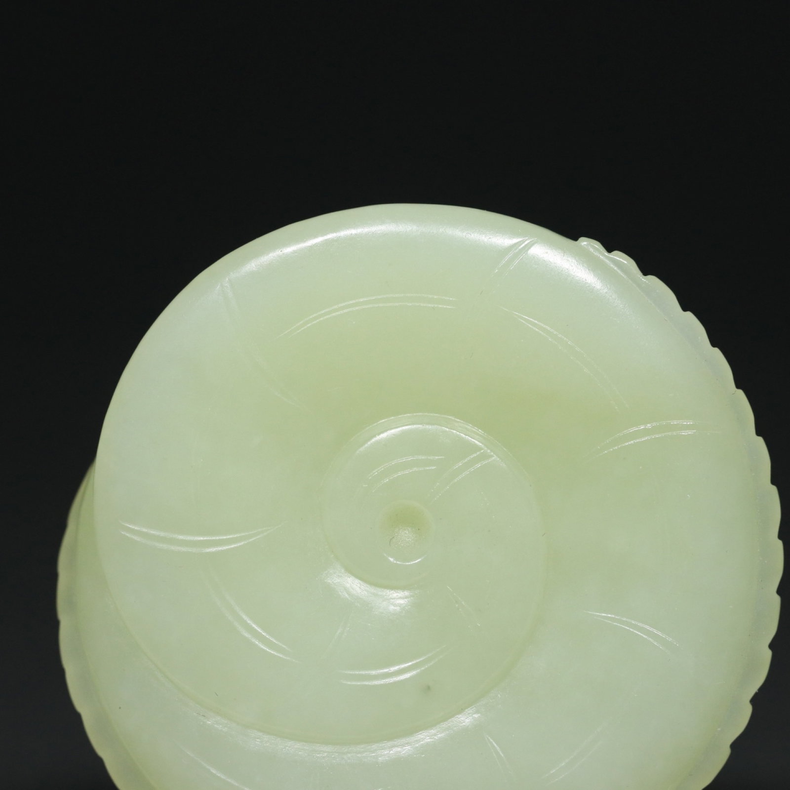 An Exquisite White Jade Dragon Pattern Pendant - 8
