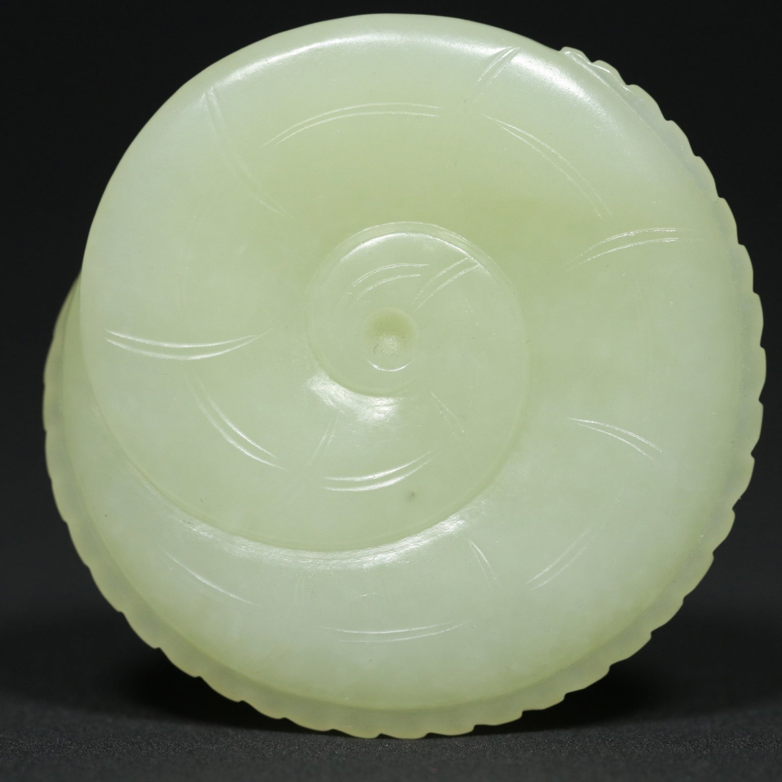 An Exquisite White Jade Dragon Pattern Pendant - 9