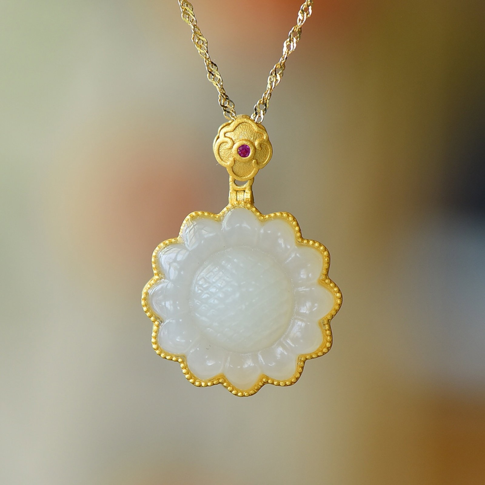An Exquisite Sterling Silver-Gold Plated Inlaid White Jade Pendant: An Exquisite Sterling Silver-Gold Plated Inlaid White Jade Pendant,Size:0.8inx0.8in 纯银镀金镶白玉吊坠