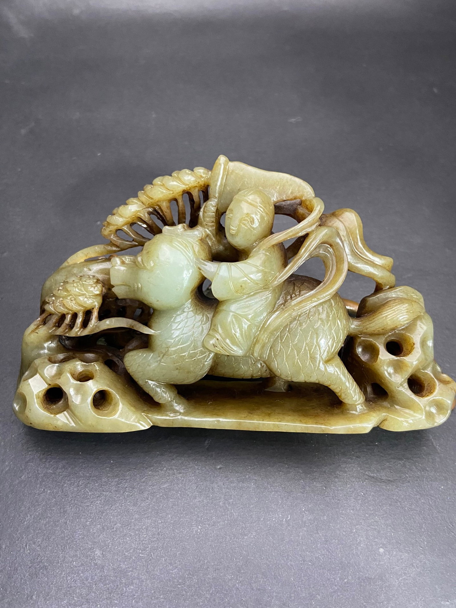 An Exquisite White Jade Kylin Figure Pattern Ornament: An Exquisite White Jade Kylin Figure Pattern Ornament,Qing Dynasty,China,Size:5.6inx3.3inx1.4in,Weight:379g