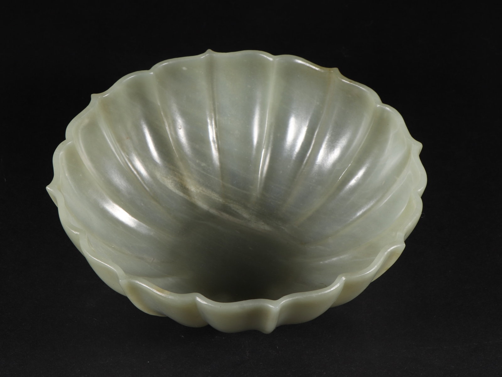 An Exquisite White Jade Bowl: An Exquisite White Jade Bowl,Qing Dynasty,China,Size:6inx2.4in,Weight:236g 白玉碗,中国清代