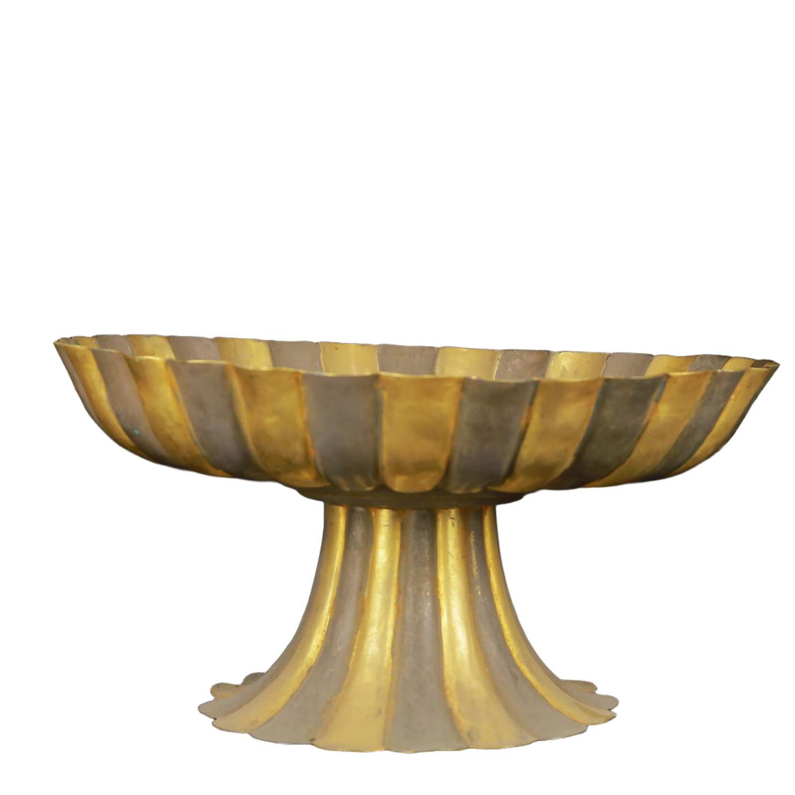 An Exquisite Gilt Silver Phoenix Pattern Cup: An Exquisite Gilt Silver Phoenix Pattern Cup,Qing Dynasty,China,Size:10.6inx5.5in,Weight:850g 银鎏金凤纹杯,中国清代