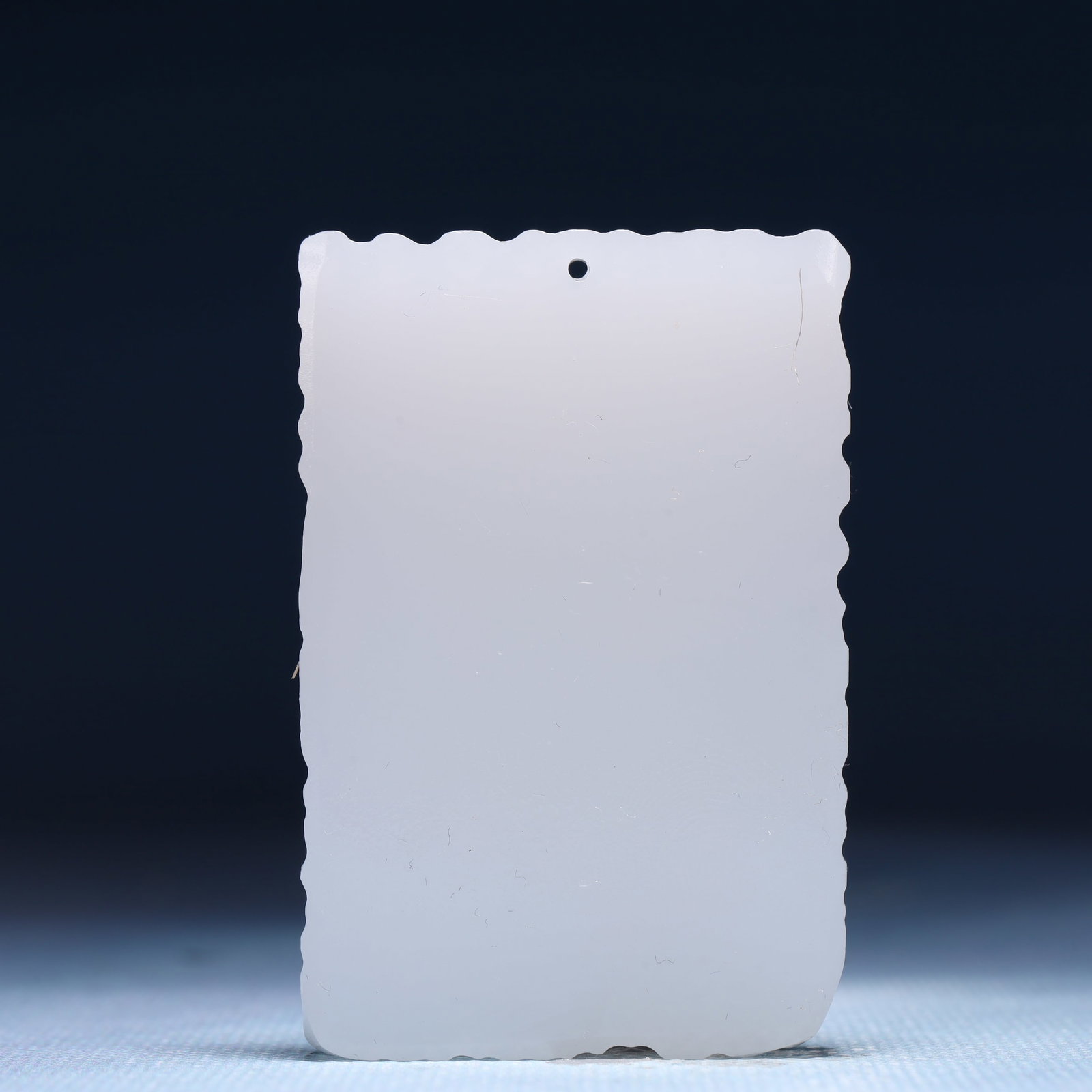 An Exquisite White Jade Figure Pattern Pendant - 4