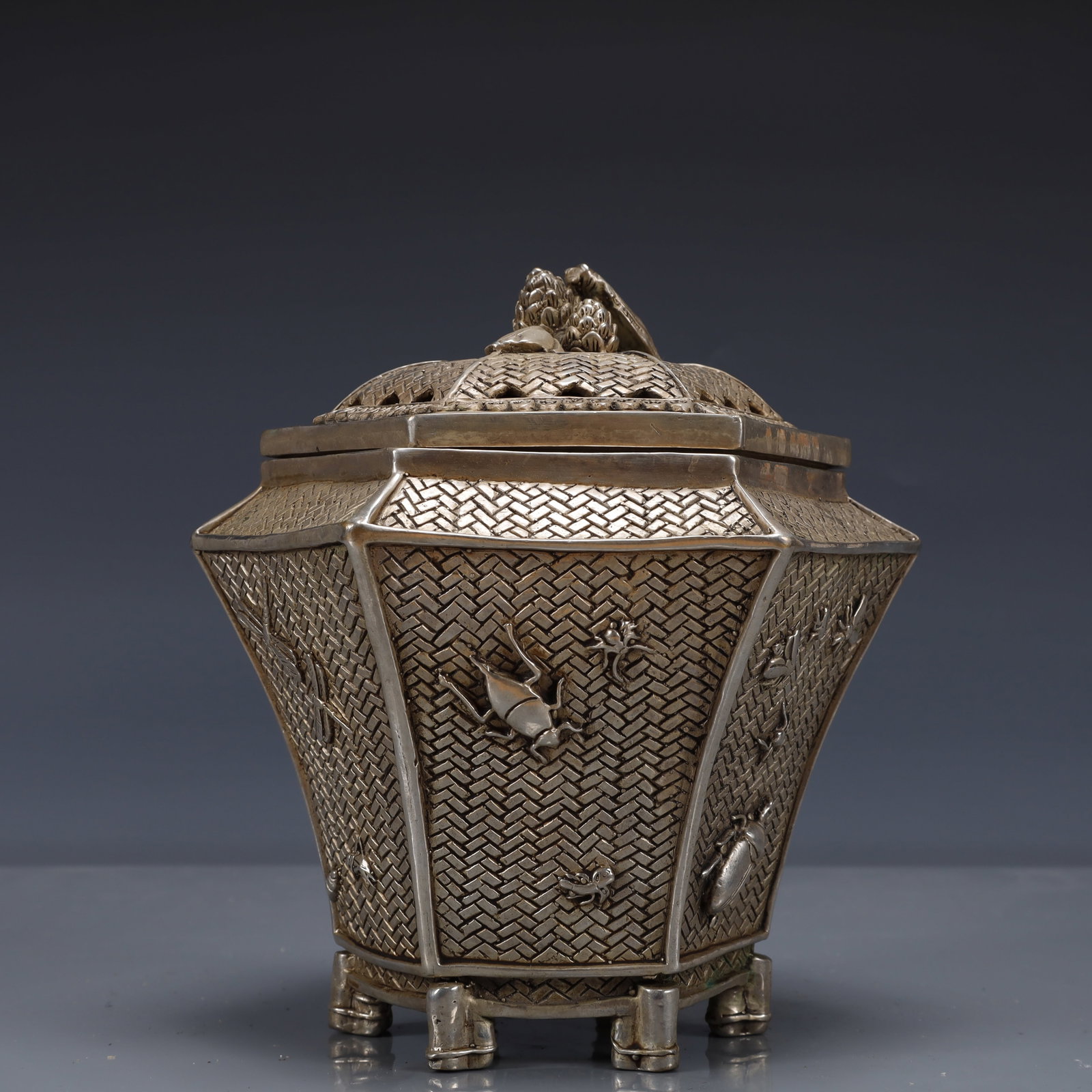 An Exquisite Silver-Plated Bronze Insect Pattern Censer: An Exquisite Silver-Plated Bronze Insect Pattern Censer,Qing Dynasty, China,Qianlong Four-character Mark,Size:7.9inx6.3inx7.9in,Weight:1200g 铜镀银昆虫纹香