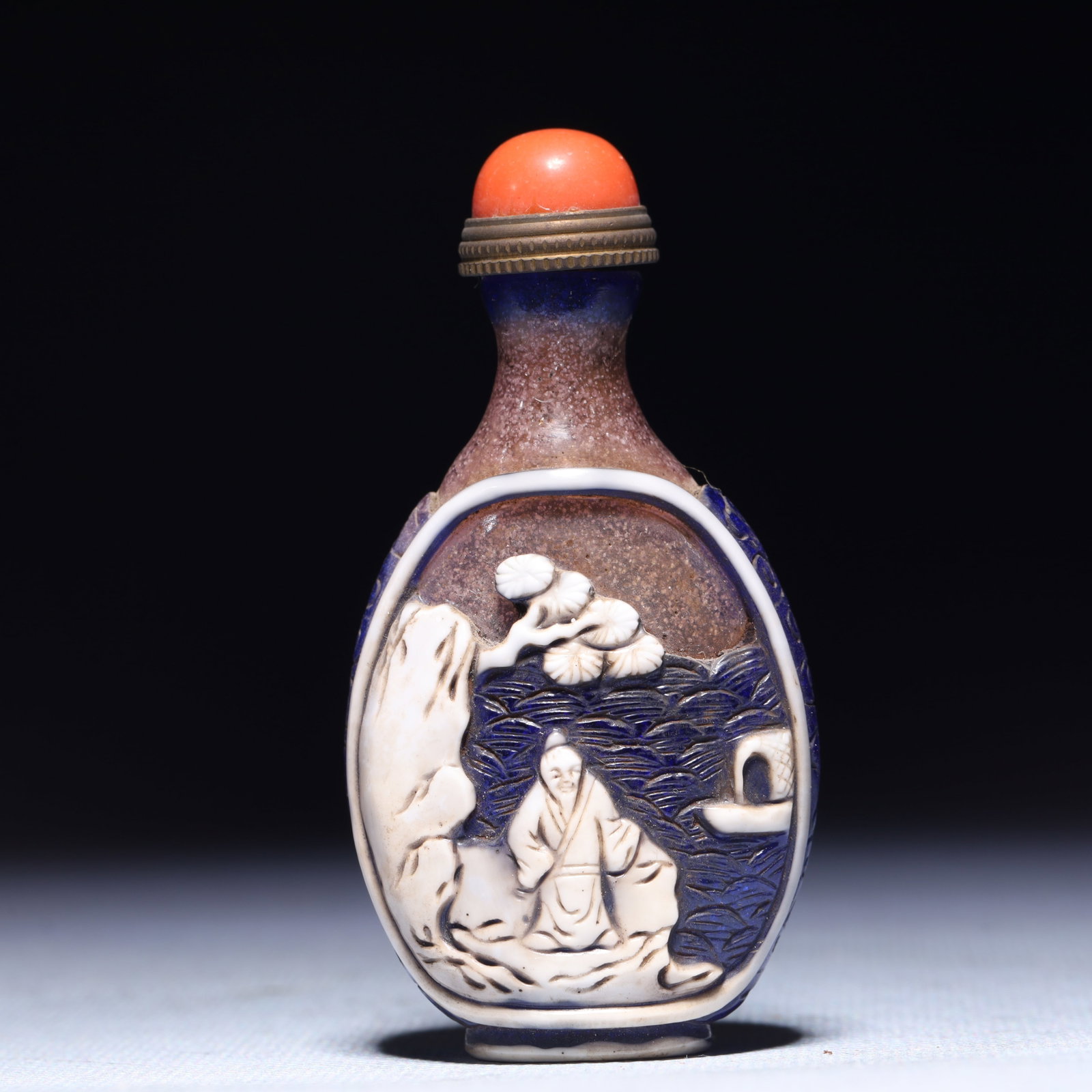 An Exquisite Glass Figure Pattern Snuff Bottle: An Exquisite Glass Figure Pattern Snuff Bottle,Qing Dynasty,China,Size:1.6inx0.8inx2.8in,Weight:51.3g 琉璃人物纹鼻烟壶,中国清代
