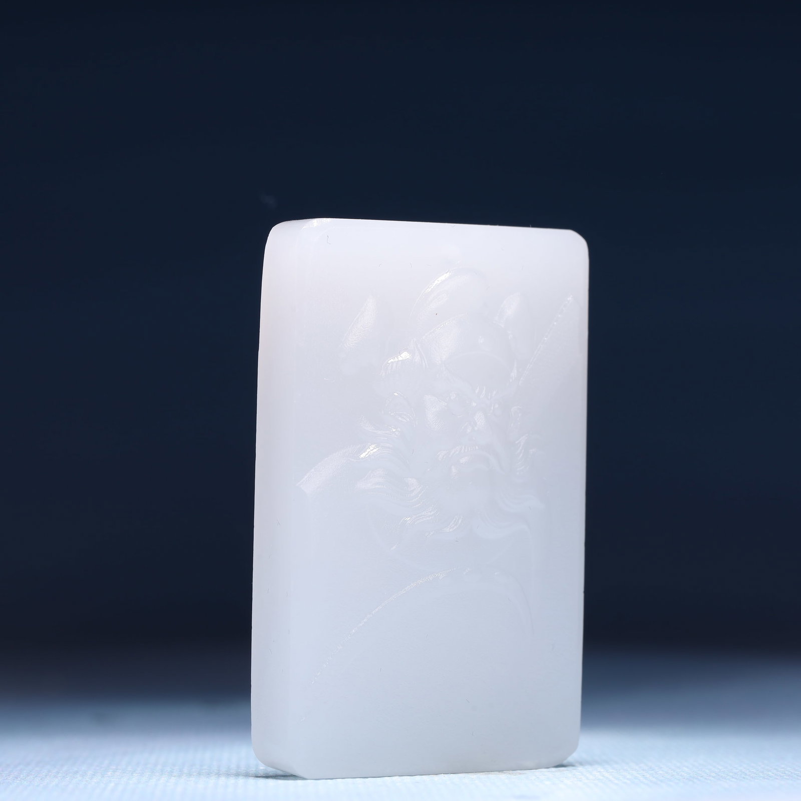 An Exquisite White Jade Figure Pattern Pendant - 3