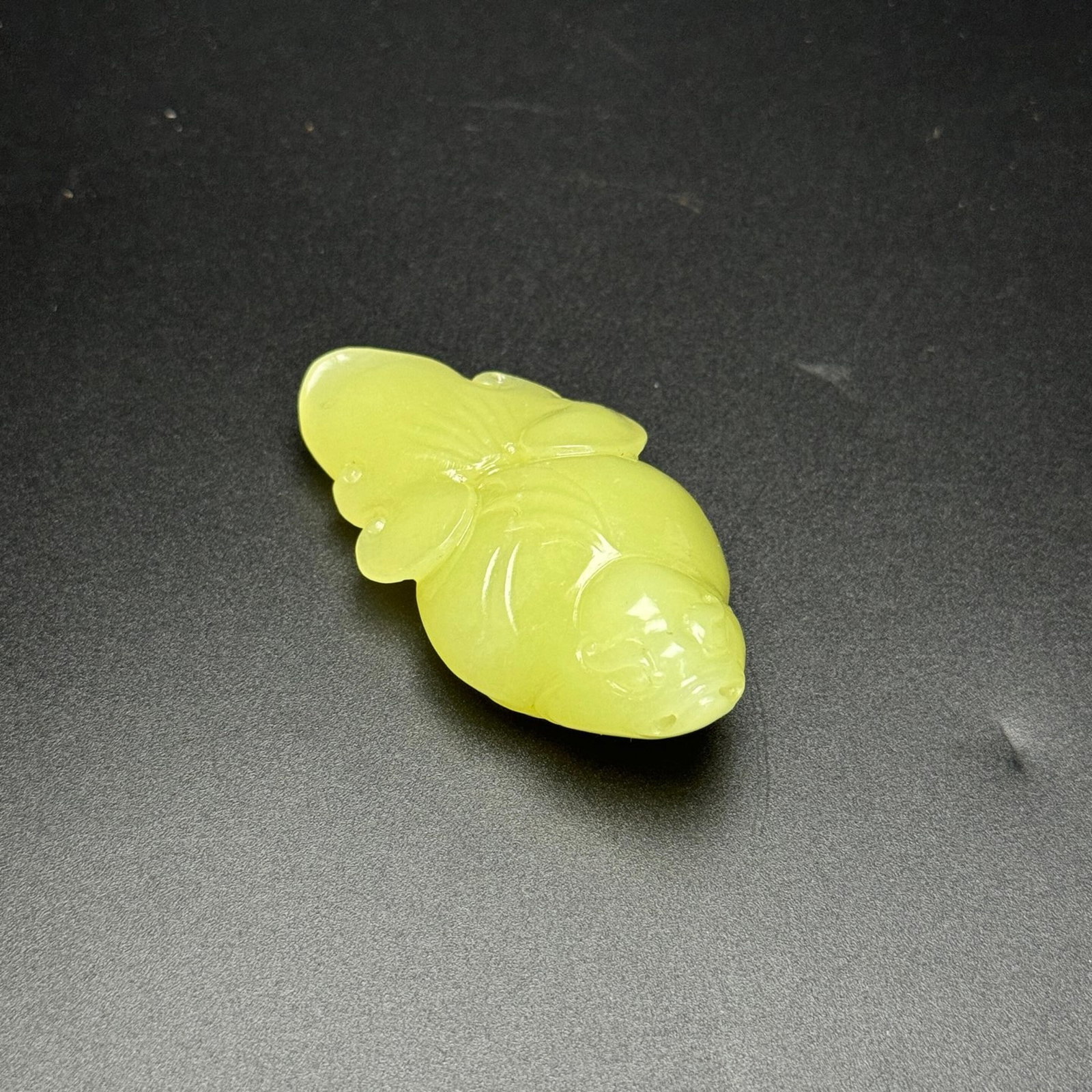 An Exquisite Yellow Jade Fish Ornament: An Exquisite Yellow Jade Fish Ornament,Qing Dynasty,China,Size:1.5inx2.7inx0.8in,Weight:54g 黄玉鱼摆件,中国清代