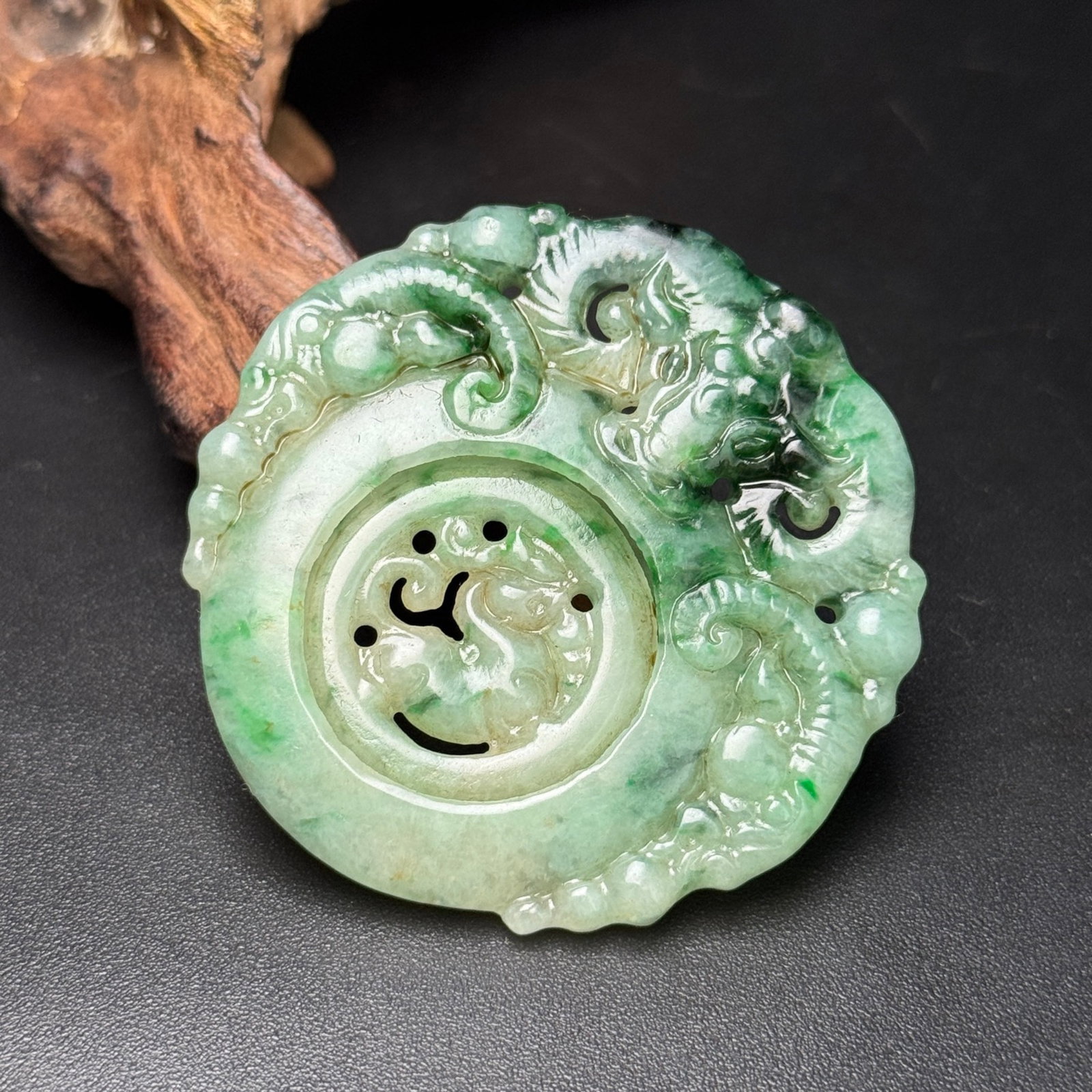 An Exquisite Jadeite Sheep Pattern Pendant - 2