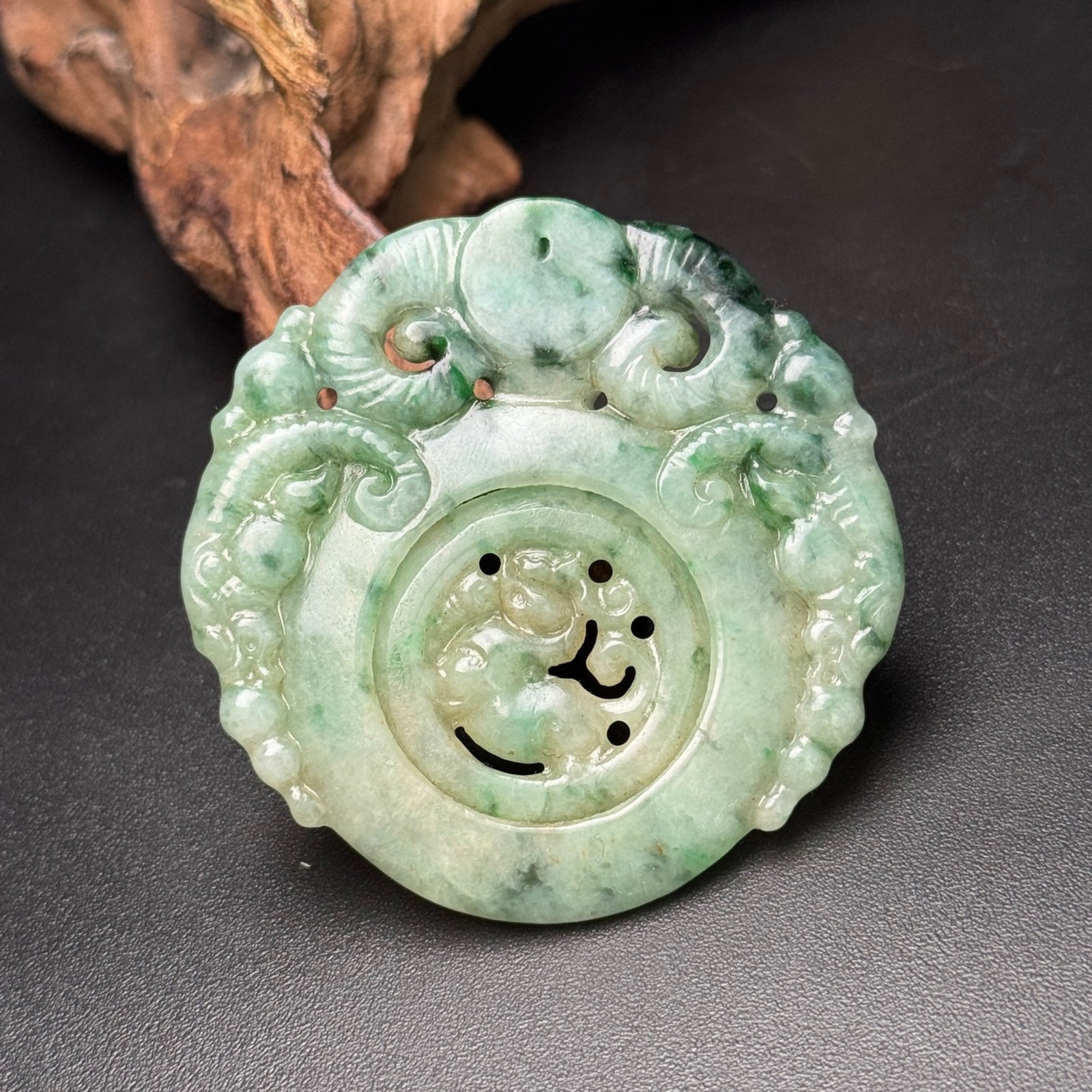 An Exquisite Jadeite Sheep Pattern Pendant - 3