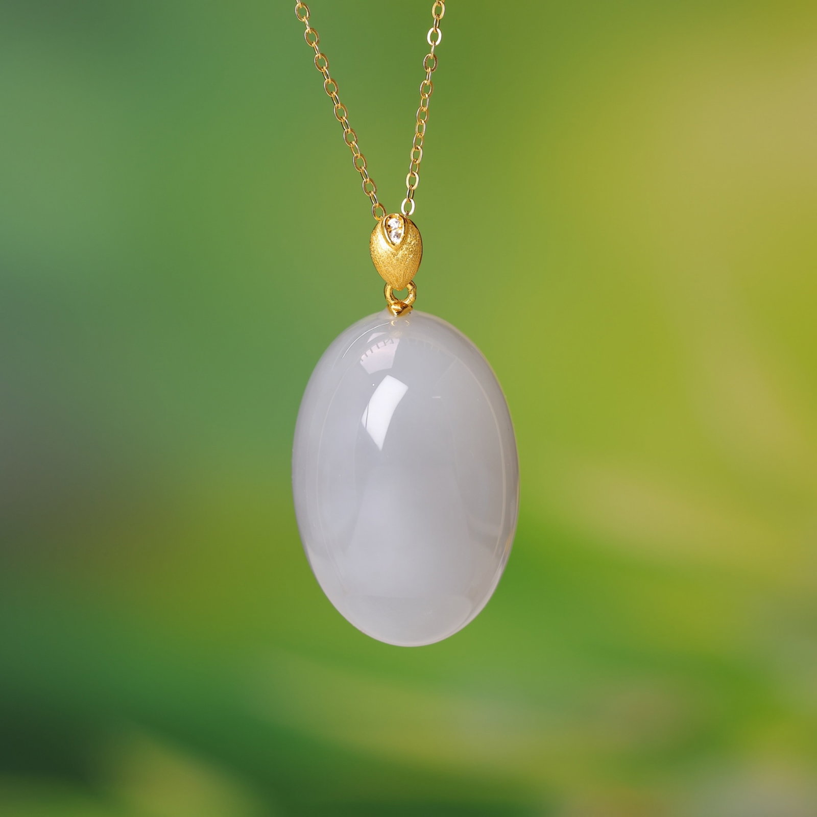 An Exquisite Sterling Silver-Gold Plated Inlaid White Jade Pendant: An Exquisite Sterling Silver-Gold Plated Inlaid White Jade Pendant,Size:0.8inx1.2in 纯银镀金镶白玉吊坠