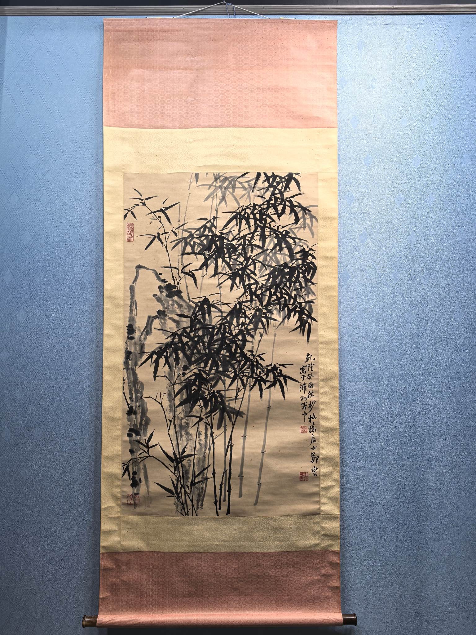 A Chinese Vertical Scroll Ink Painting of Bamboo on Paper,Zheng Banqiao: A Chinese Vertical Scroll Ink Painting of Bamboo on Paper,Zheng Banqiao,Size:(Without frame)26.8inx50in