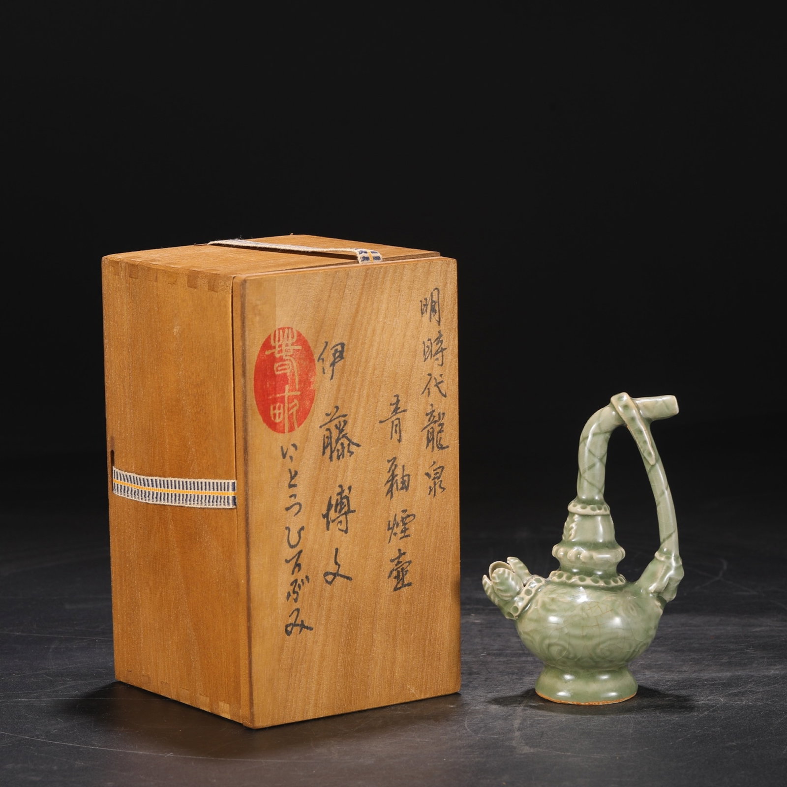 An Exquisite Longquan yao Celadon Glazed Pot: An Exquisite Longquan yao Celadon Glazed Pot,Ming Dynasty,China,Size:5.7inx3.7in 龙泉窑青釉壶,中国明代