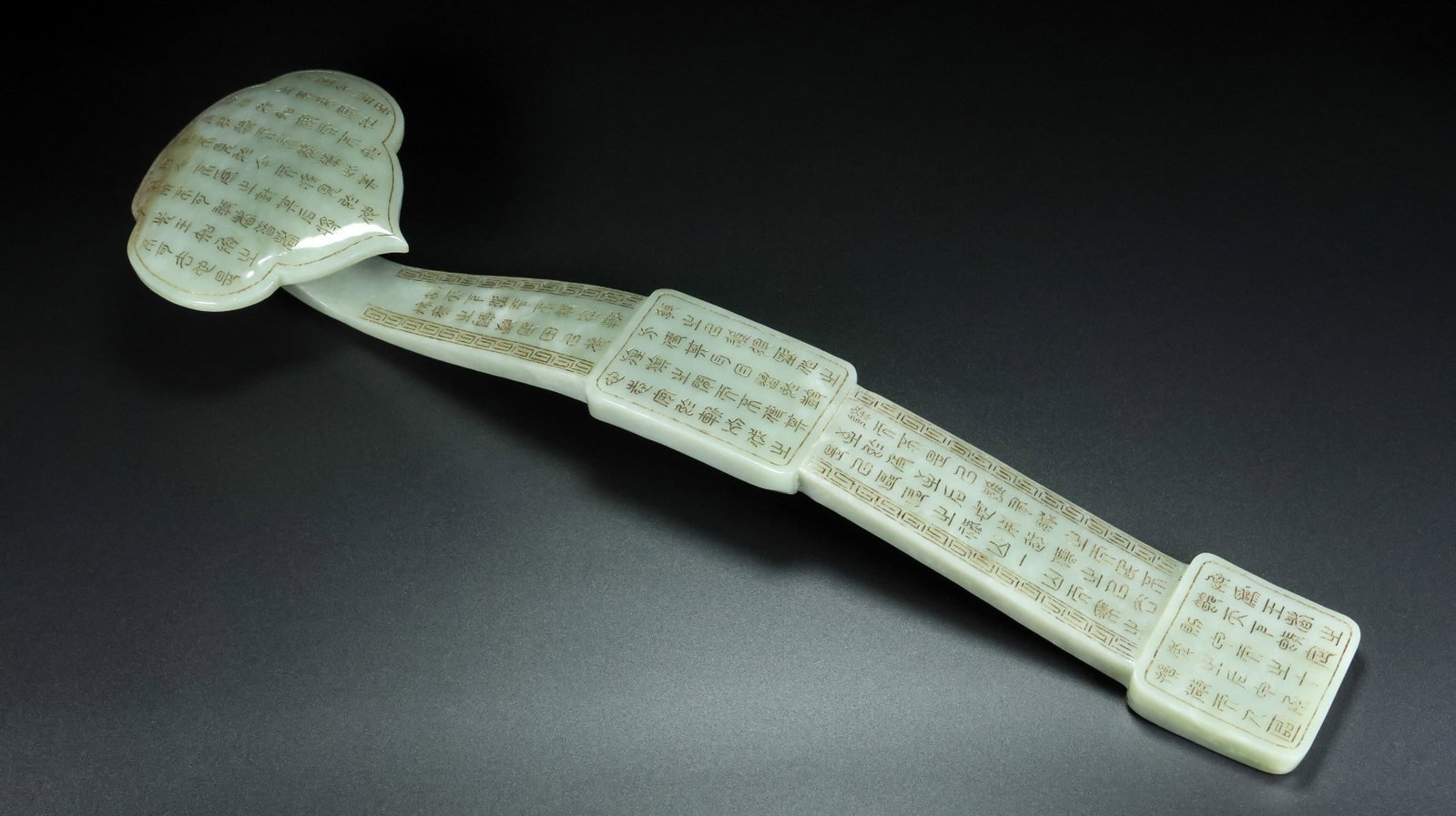 An Exquisite White Jade Ruyi,with poem: An Exquisite White Jade Ruyi,with poem,Qing Dynasty,China,Qianlong Four-character Mark,Size:2.4inx17.7inx4.7in,Weight:1072g 白玉如意,带诗文,中国&#
