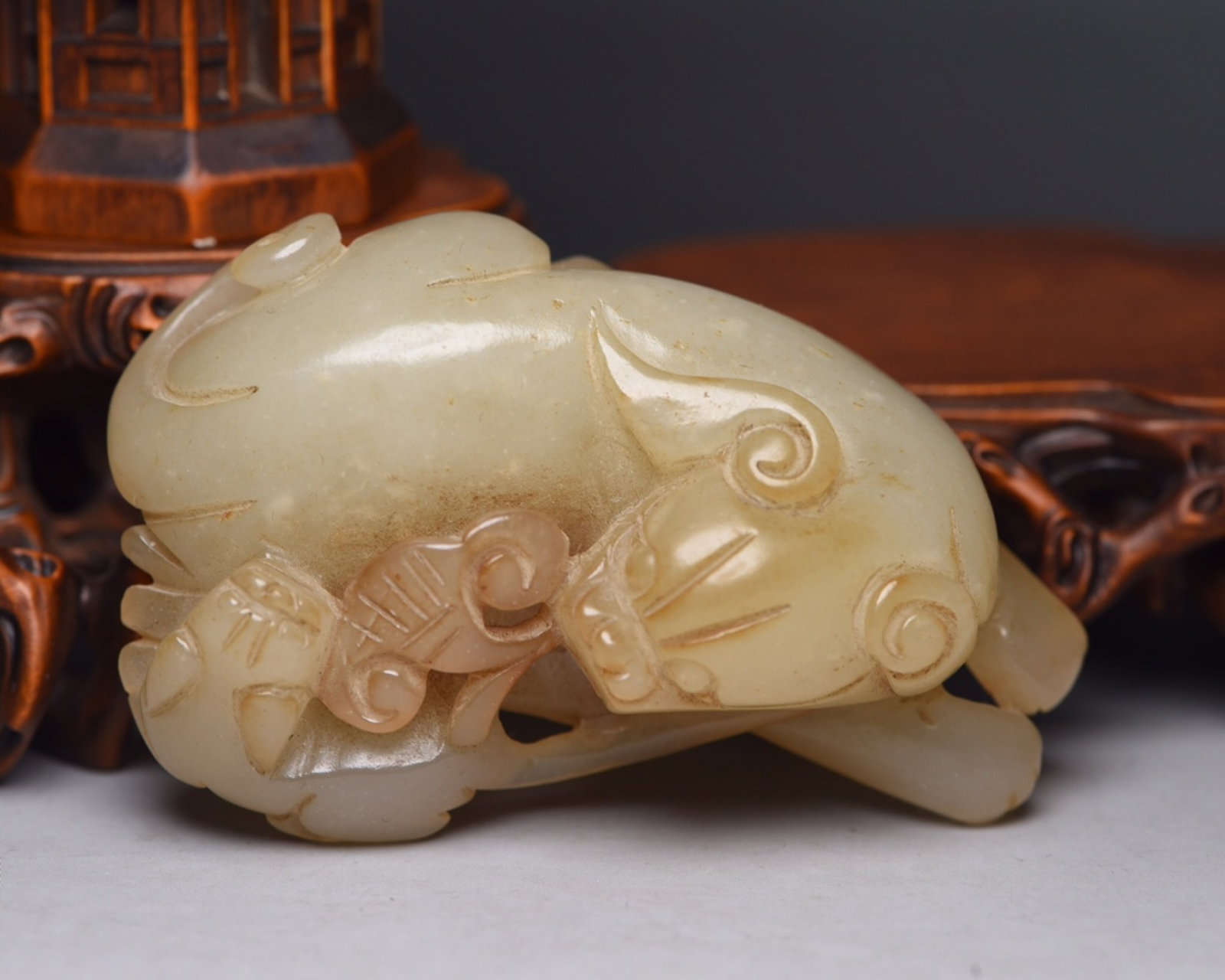 An Exquisite White Jade Beast Ornament: An Exquisite White Jade Beast Ornament,Qing Dynasty,China,Size:3inx1.9inx0.8in,Weight:94g 白玉兽摆件,中国清代