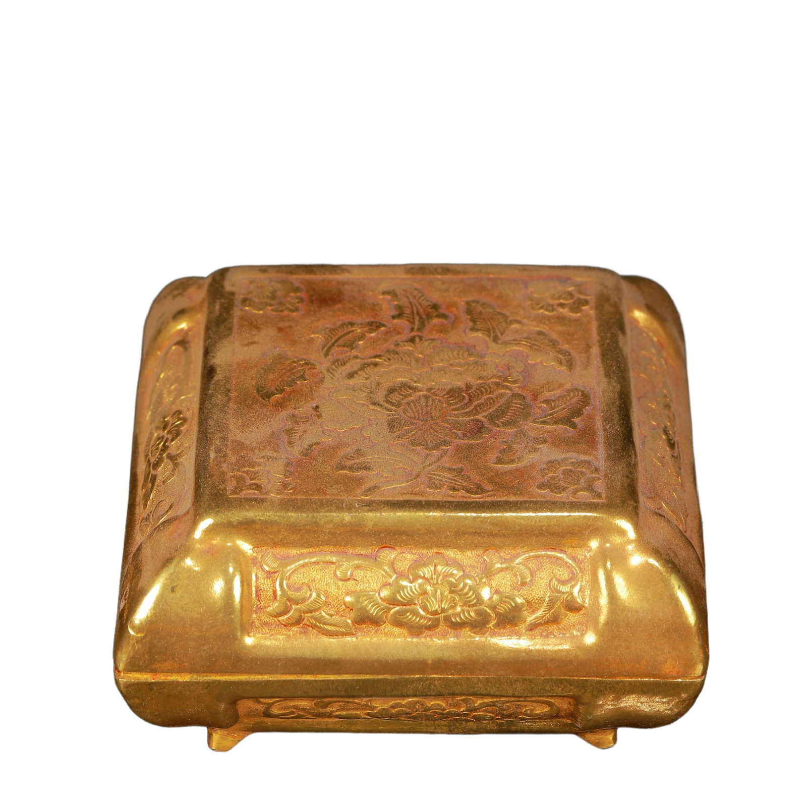 An Exquisite Gilt Bronze Flower Pattern Cover Box: An Exquisite Gilt Bronze Flower Pattern Cover Box,Tang Dynasty,China,Zhenguan Four-Character Mark,Size:3.9inx2in,Weight:224g