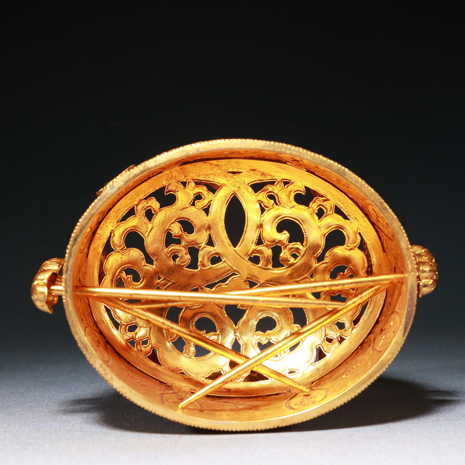 An Exquisite Gilt Bronze Auspicious Cloud Pattern Hat - 8