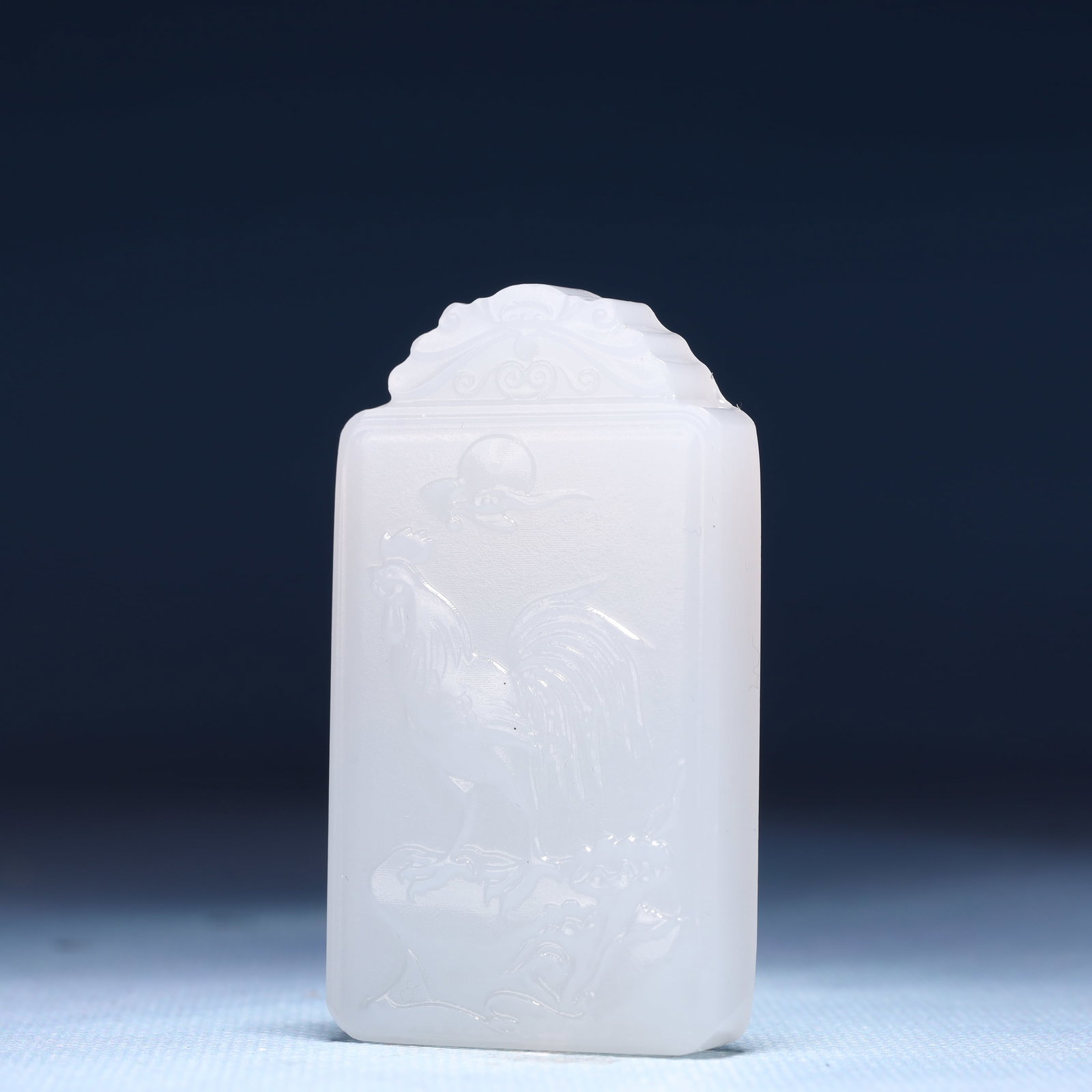 An Exquisite White Jade Rooster Pattern Pendant - 2