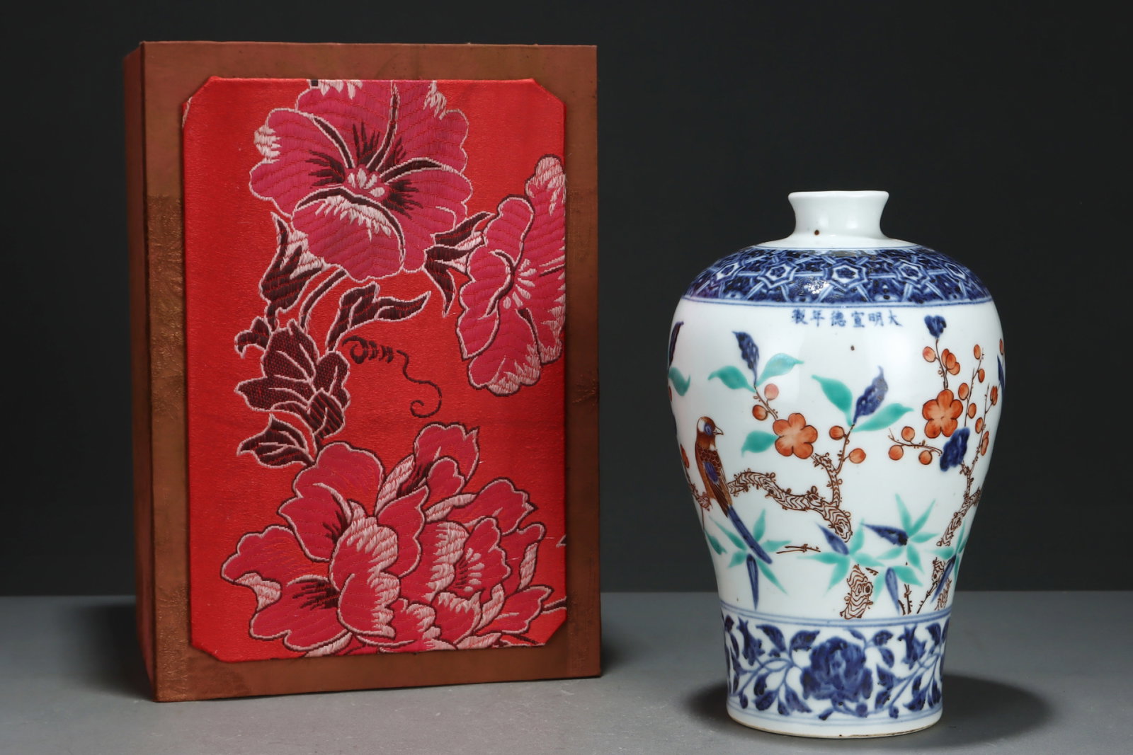 An Exquisite Blue and White Wucai Flower and Bird Pattern Vase: An Exquisite Blue and White Wucai Flower and Bird Pattern Vase,Ming Dynasty,China,Xuande Six-character Mark,Size:10.2inx6.5in