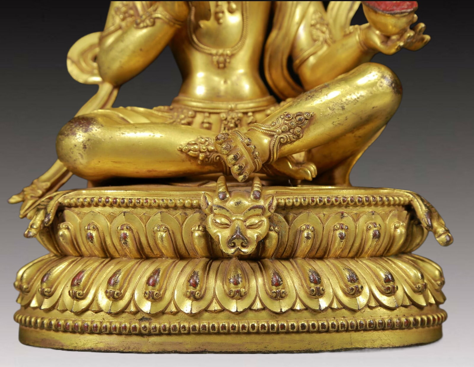 A solemn gilt bronze Vajra statue - 3