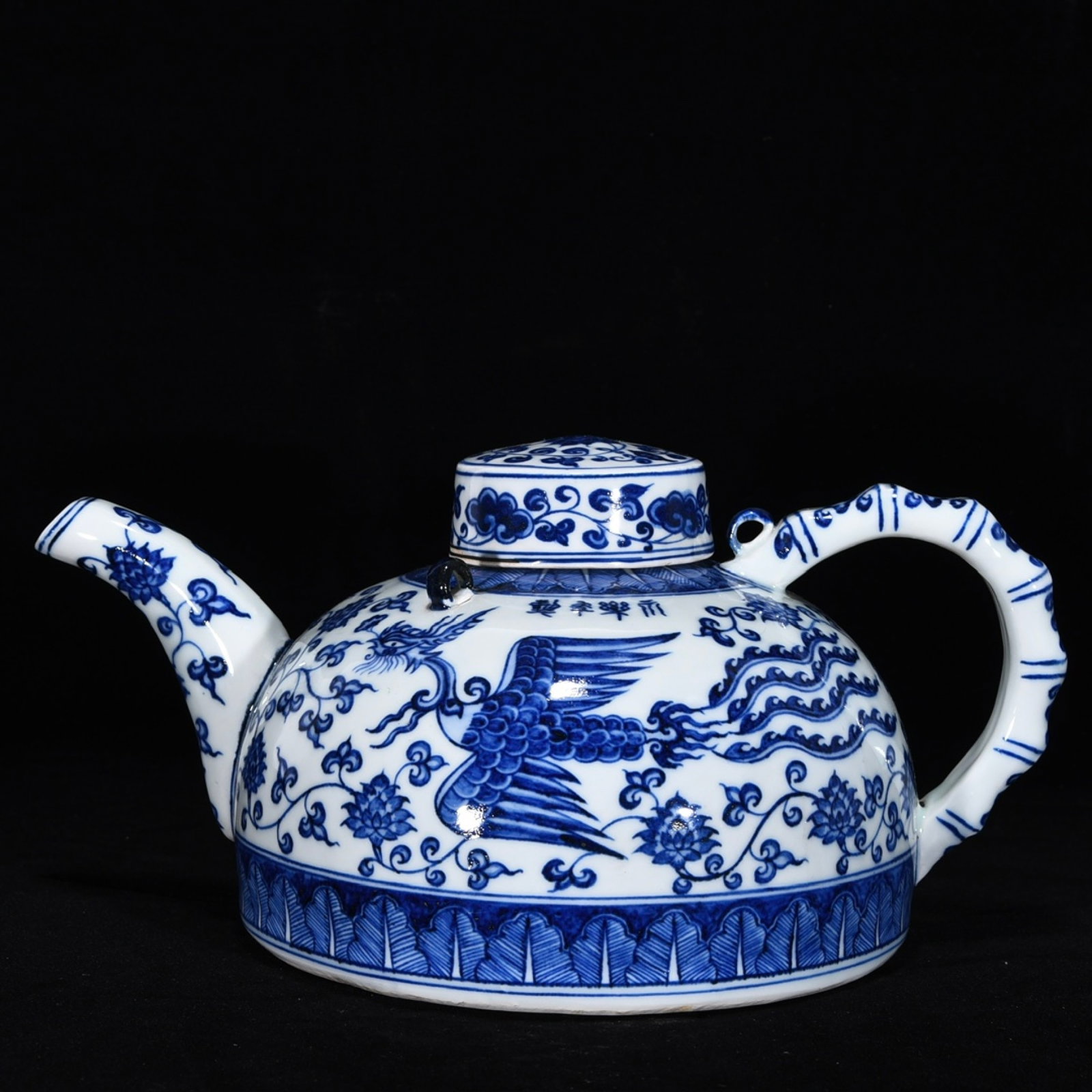 A Rare Blue and White Phoenix Pattern Ewer: A Rare Blue and White Phoenix Pattern Ewer,Ming Dynasty,China,Yongle Mark,Size:5.5inx11.8in 青花凤纹执壶,中国明代,永乐款