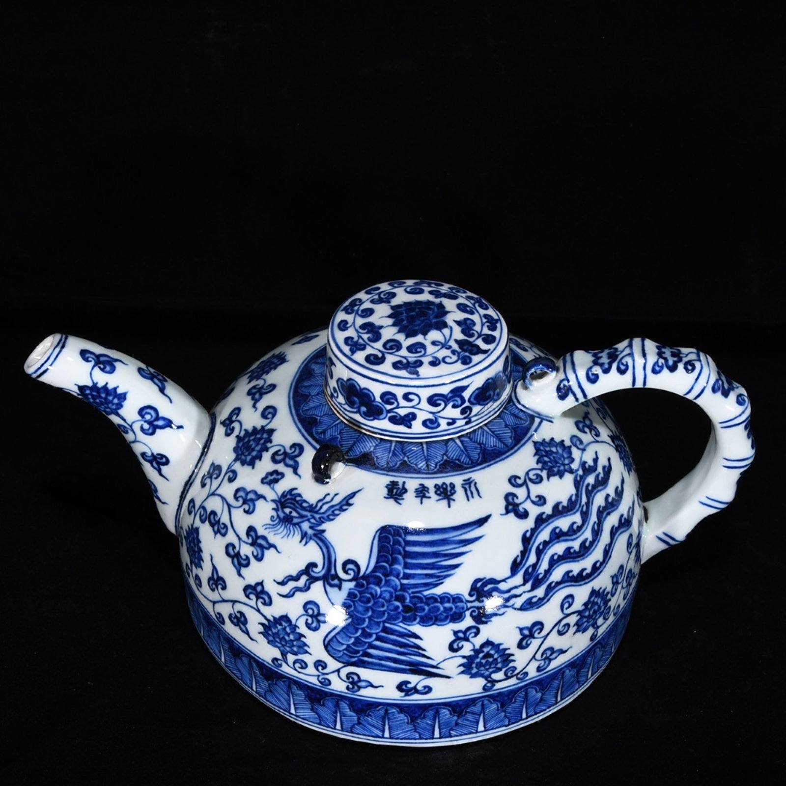 A Rare Blue and White Phoenix Pattern Ewer - 4