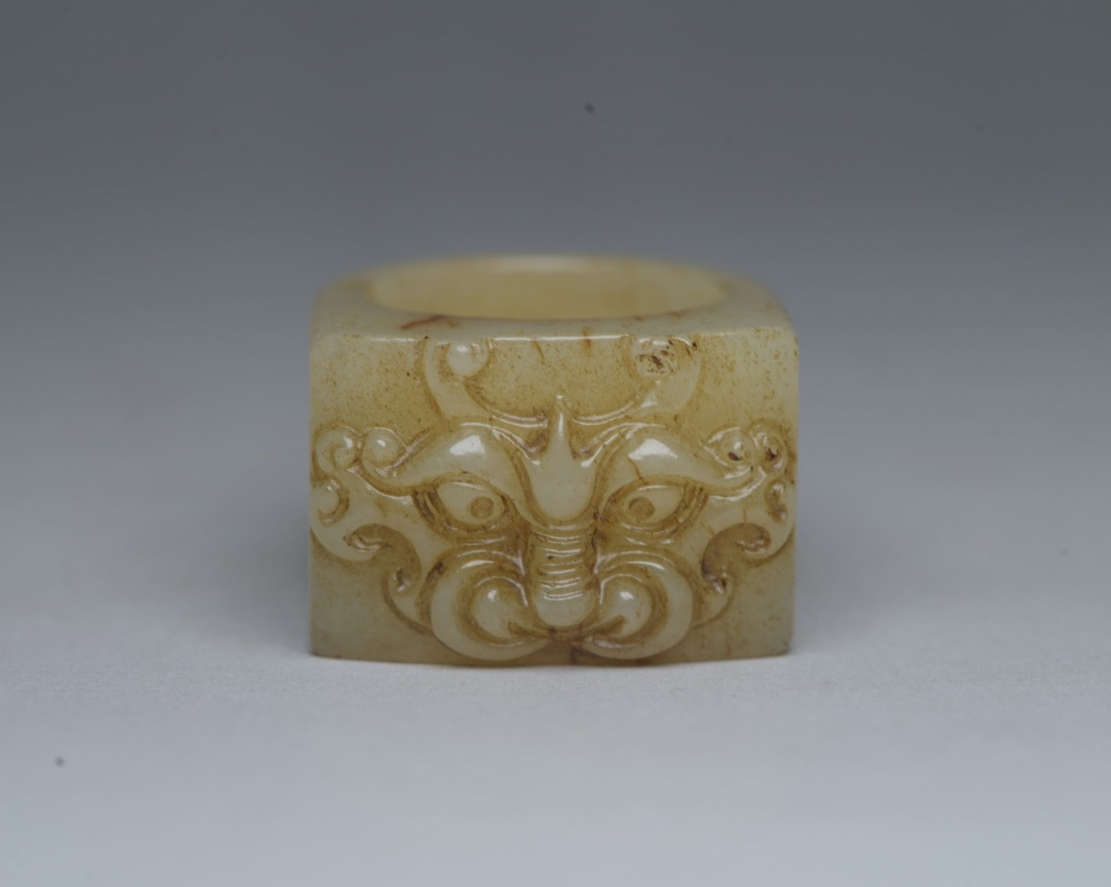 An Exquisite White Jade Beast-Face Pattern Thumb Ring: An Exquisite White Jade Beast-Face Pattern Thumb Ring,Qing Dynasty,China,Size:1.3inx0.8inx0.7in,Weight:26g 白玉兽面纹扳指,中国清代