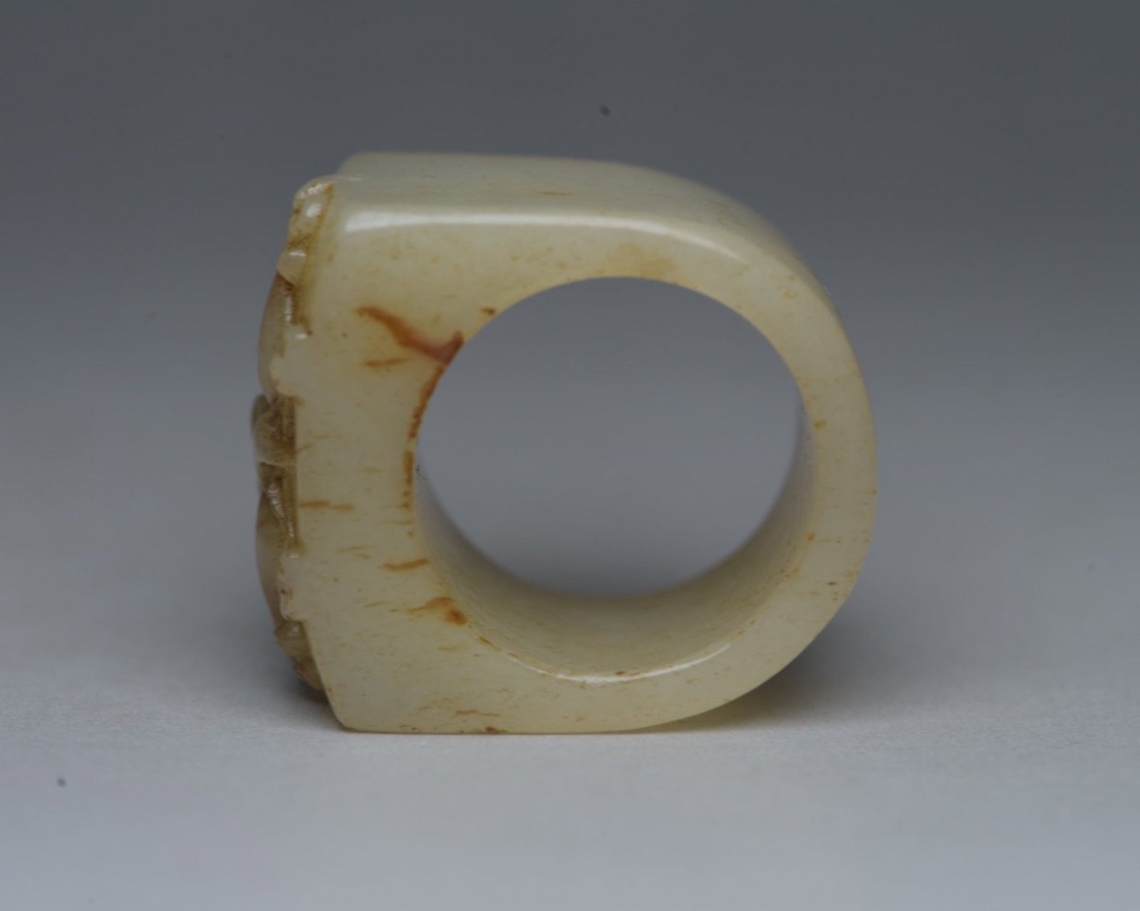 An Exquisite White Jade Beast-Face Pattern Thumb Ring - 5
