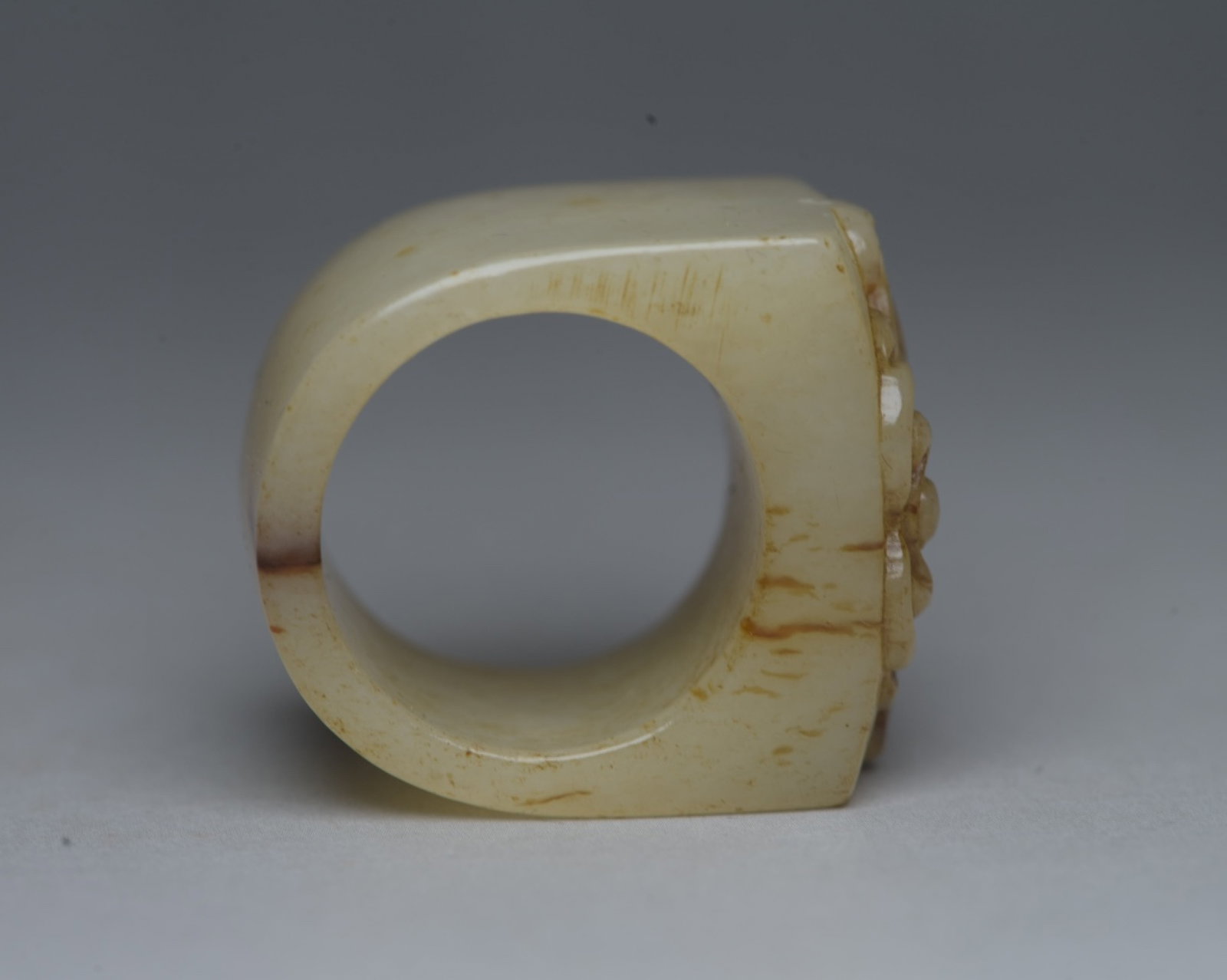 An Exquisite White Jade Beast-Face Pattern Thumb Ring - 6