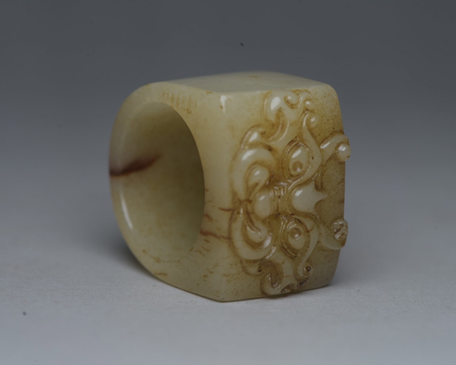 An Exquisite White Jade Beast-Face Pattern Thumb Ring - 7