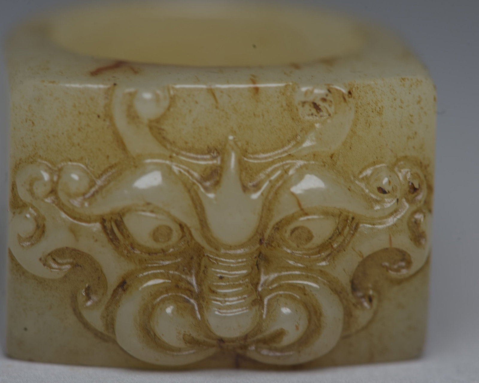 An Exquisite White Jade Beast-Face Pattern Thumb Ring - 8