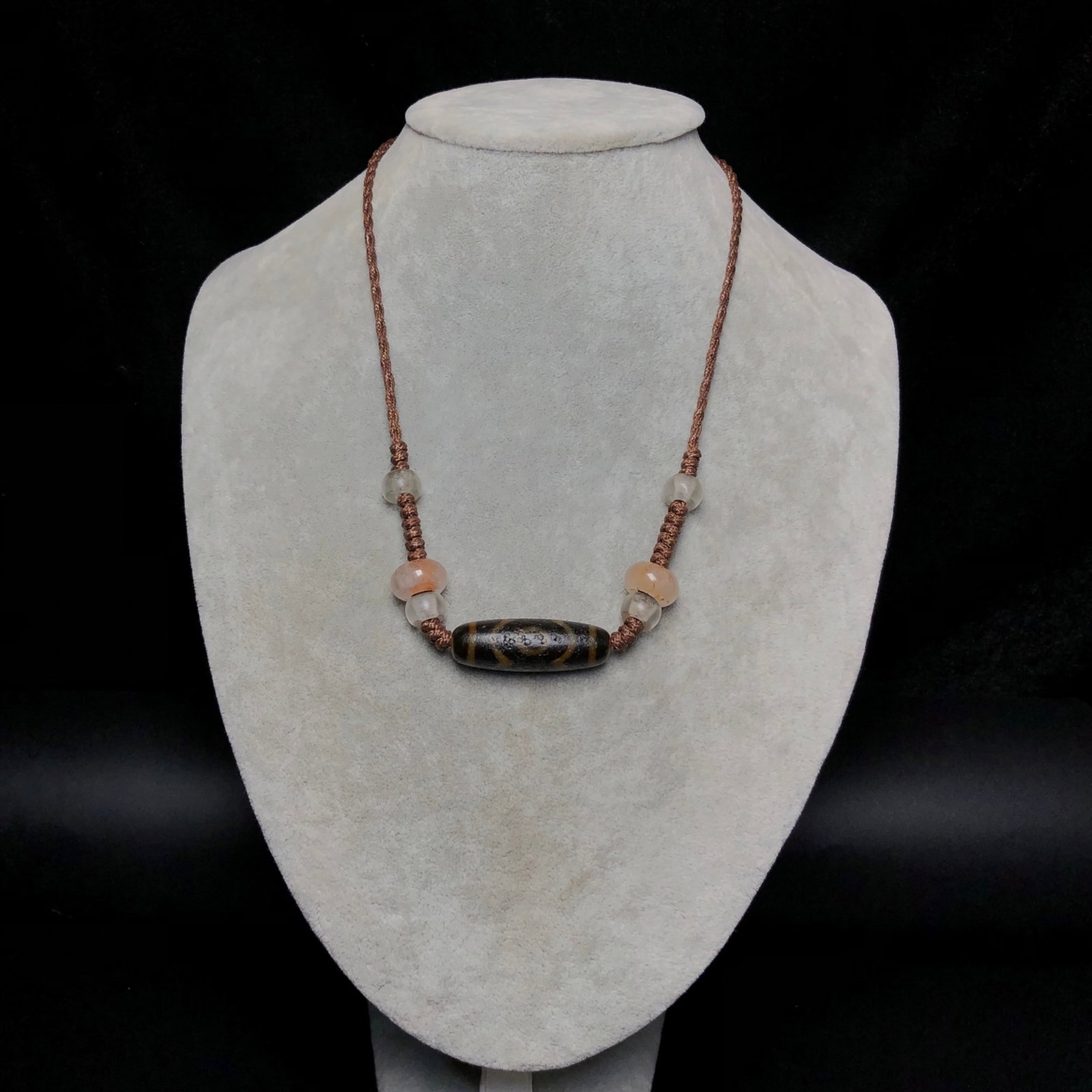 A Precious Dzi Bead Necklace - 9