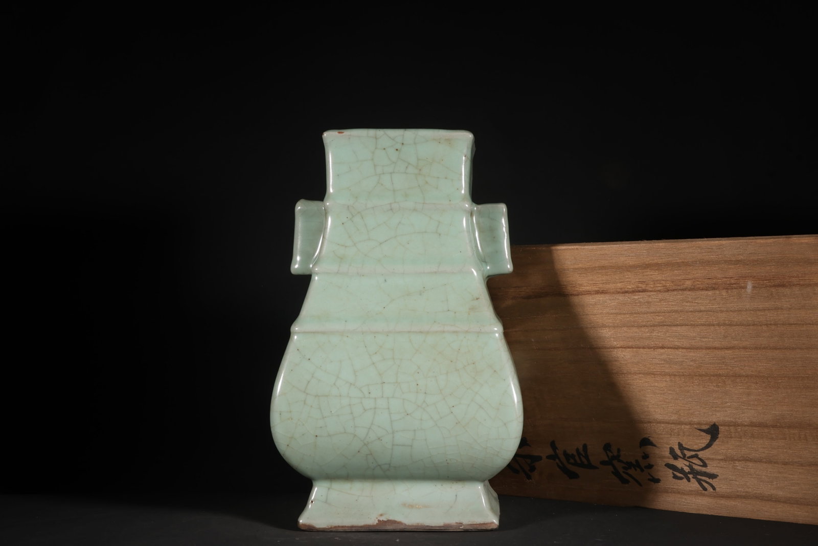 An Exquisite Guan yao Celadon Glazed Double-Ears Vase: An Exquisite Guan yao Celadon Glazed Double-Ears Vase,Song Dynasty,China,Size:10inx6.1in 官窑青釉双耳瓶,中国宋代