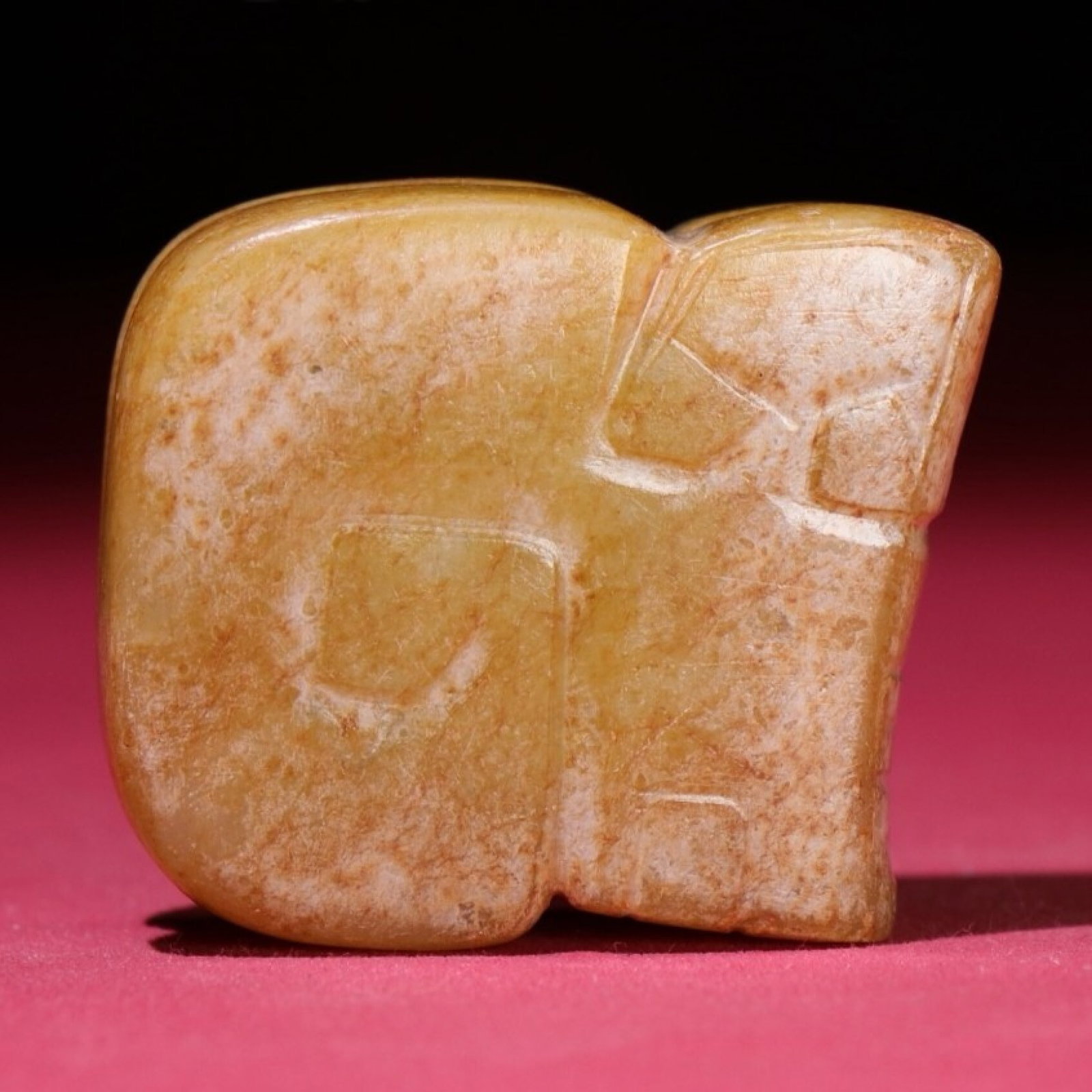 White Jade Pig and Dragon Hand Piece: White Jade Pig and Dragon Hand Piece,Qing Dynasty,China,Size:1.9inx1.6inx0.8in,Weight:93g 白玉猪龙手把件,中国清代