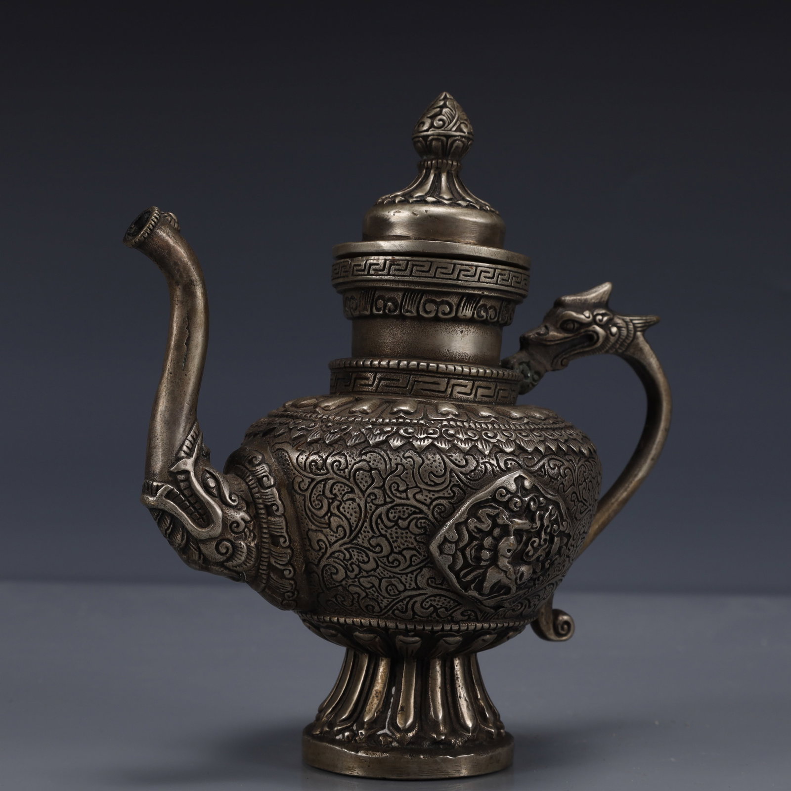 An Exquisite Silver-Plated Bronze Figure Pattern Ewer - 4