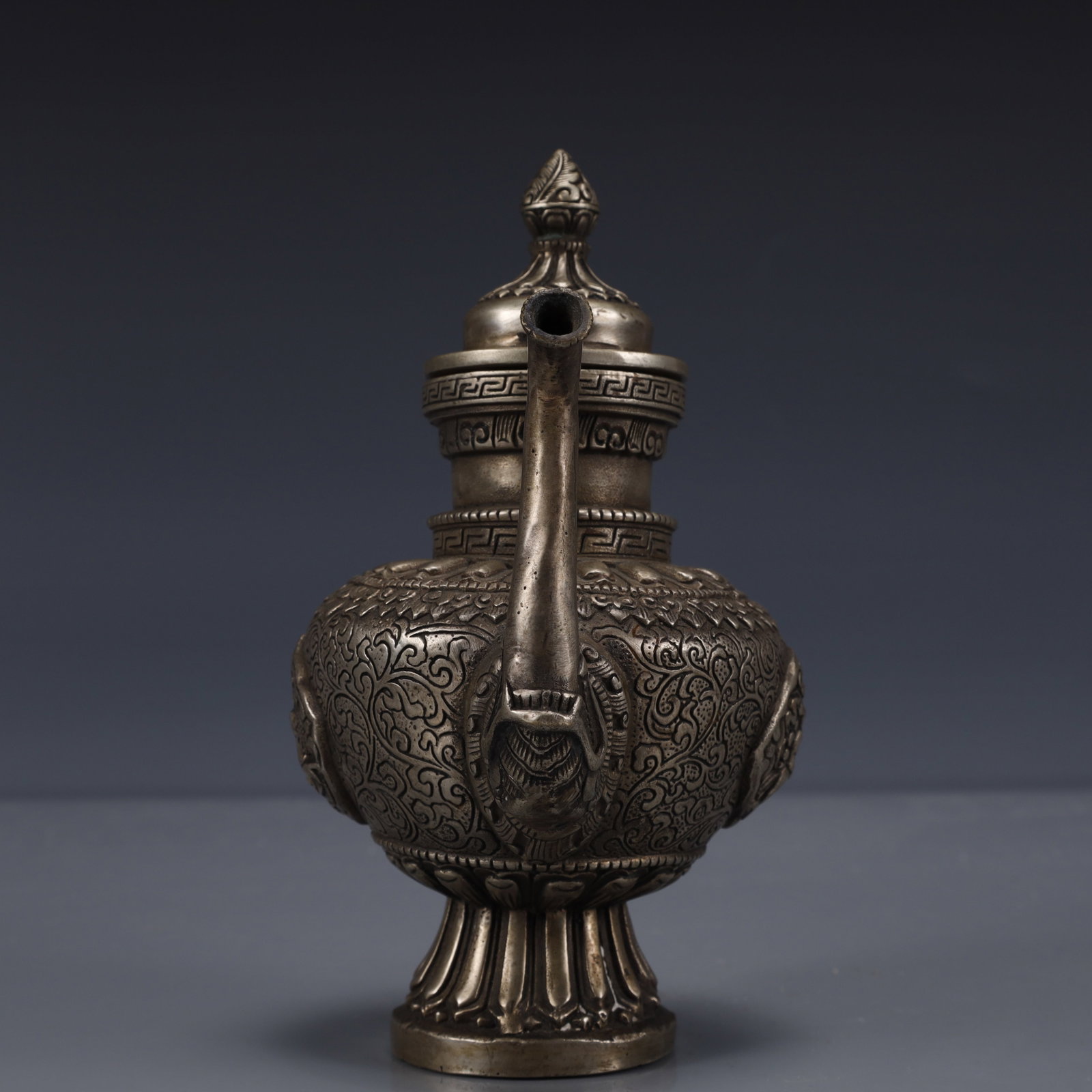 An Exquisite Silver-Plated Bronze Figure Pattern Ewer - 5