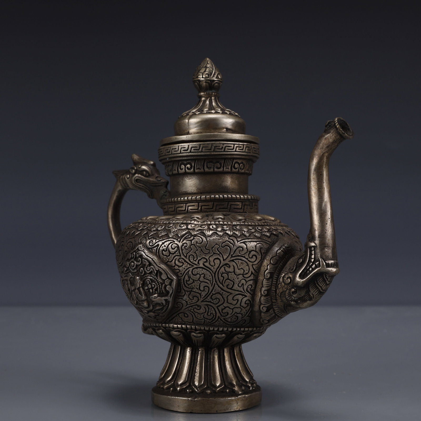 An Exquisite Silver-Plated Bronze Figure Pattern Ewer - 6