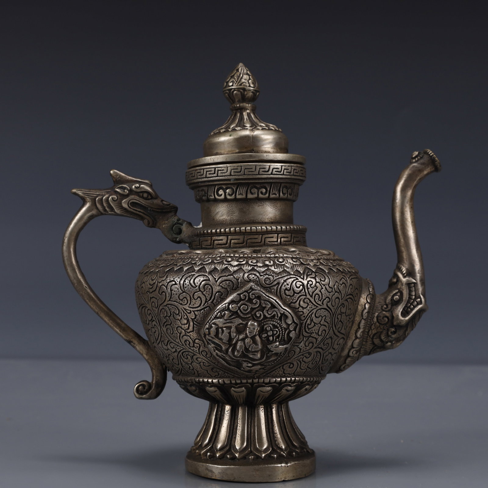 An Exquisite Silver-Plated Bronze Figure Pattern Ewer - 7