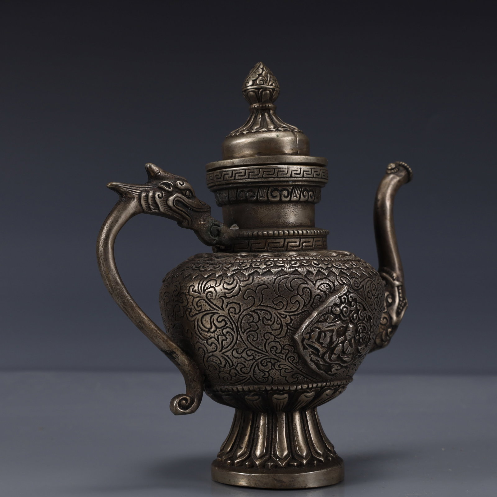 An Exquisite Silver-Plated Bronze Figure Pattern Ewer - 8