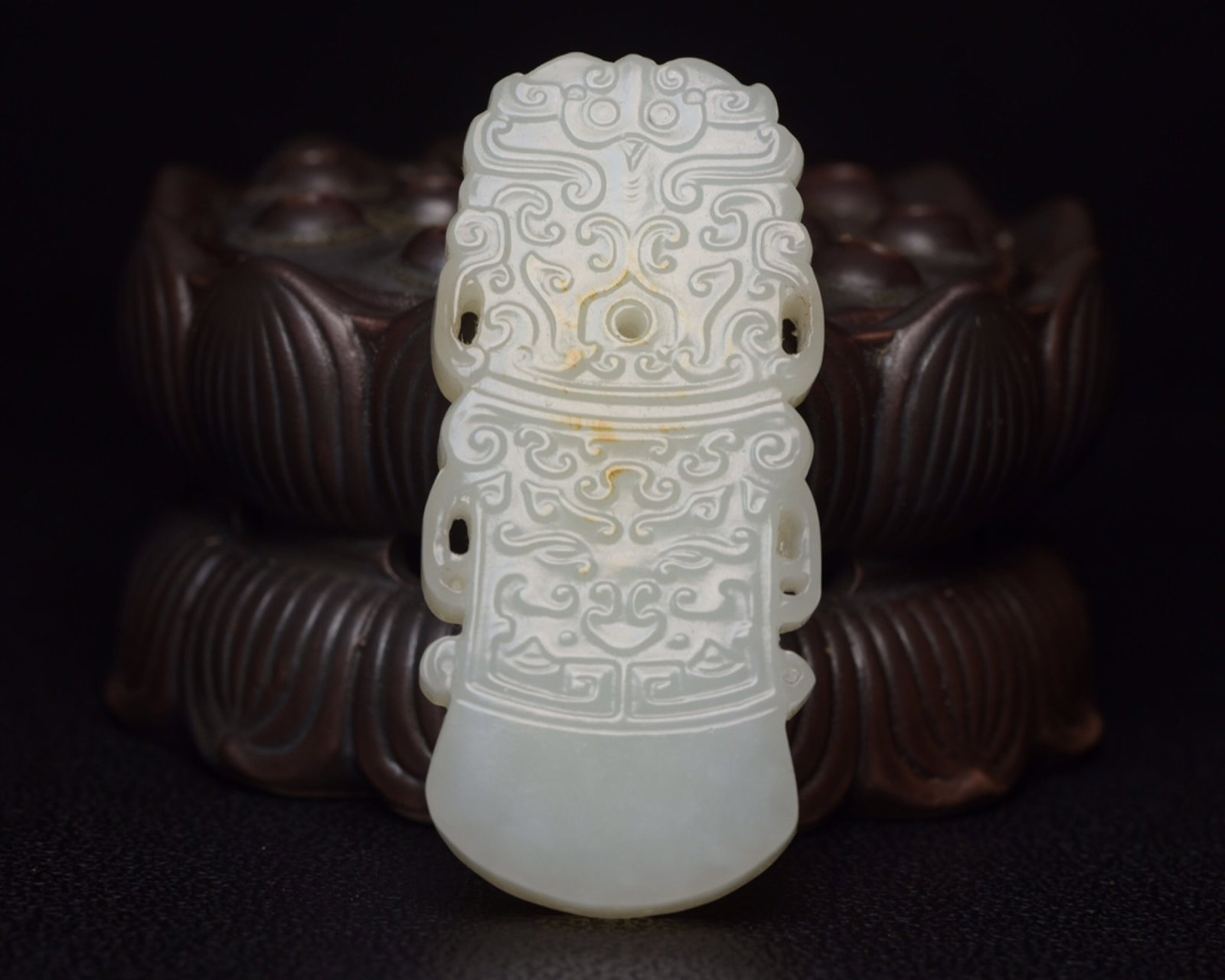 An Exquisite White Jade Dragon Pattern Pendant - 2
