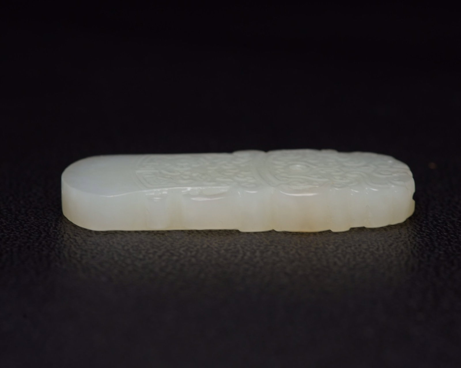 An Exquisite White Jade Dragon Pattern Pendant - 4