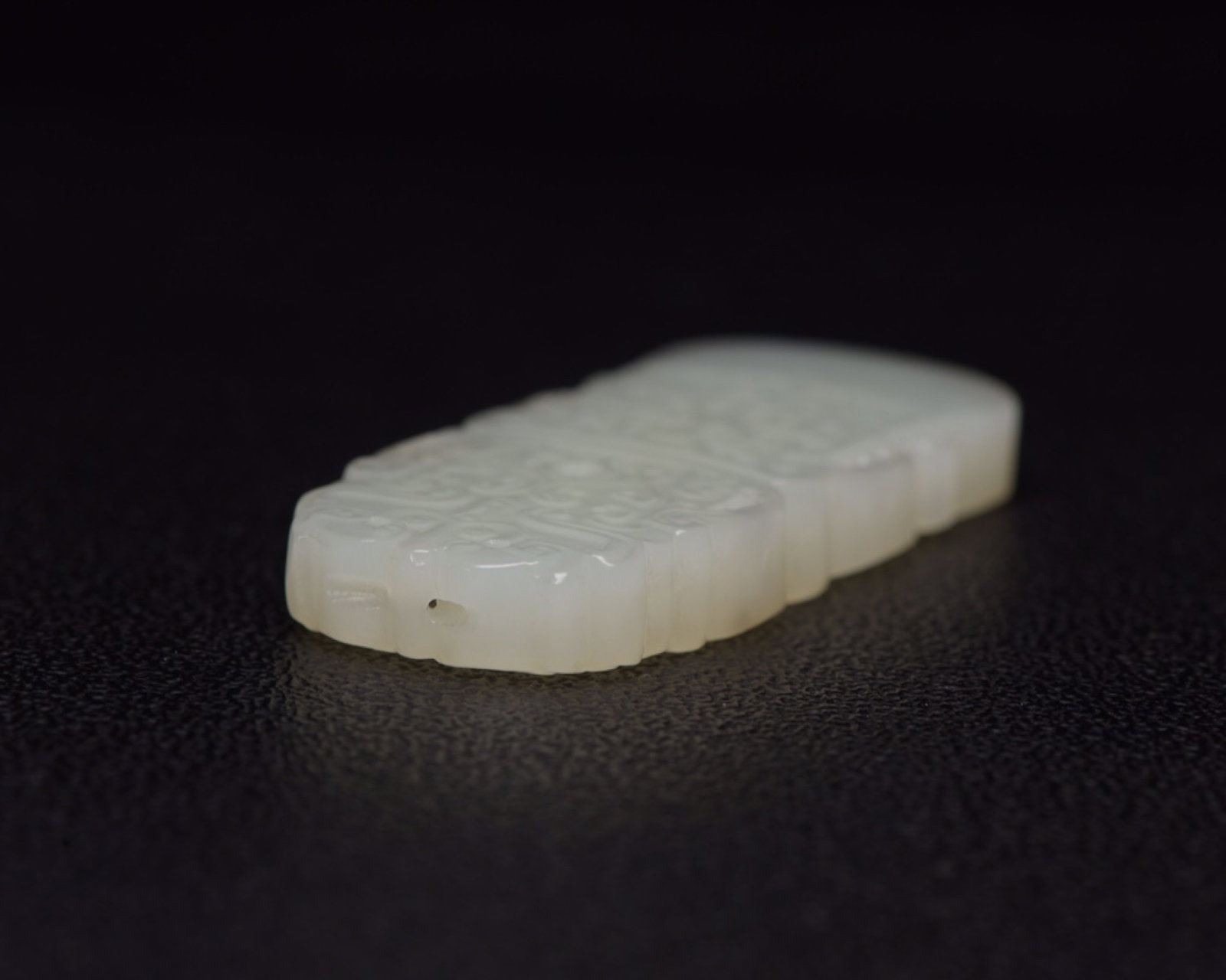 An Exquisite White Jade Dragon Pattern Pendant - 5