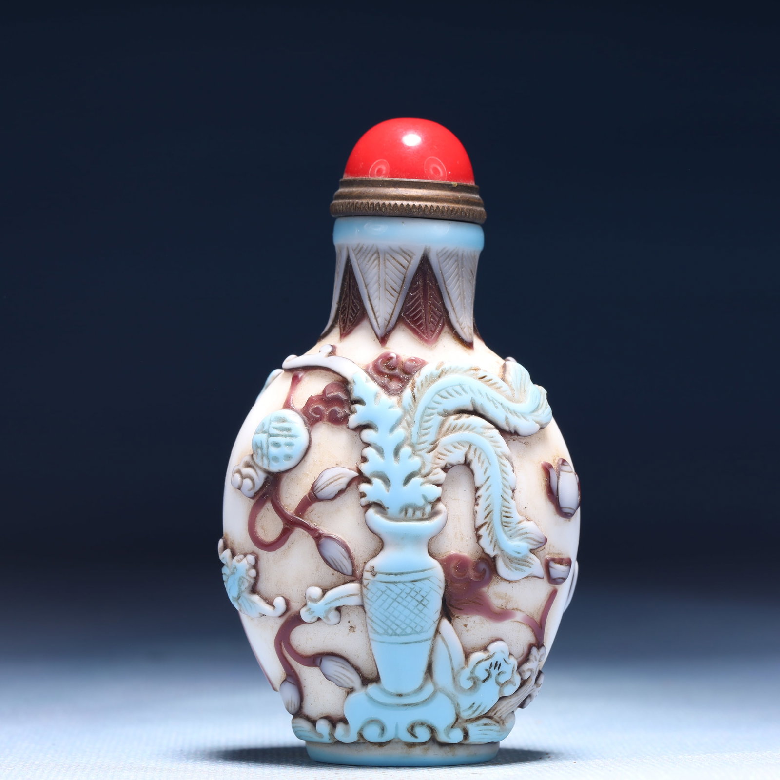 An Exquisite Glass Flower Pattern Snuff Bottle