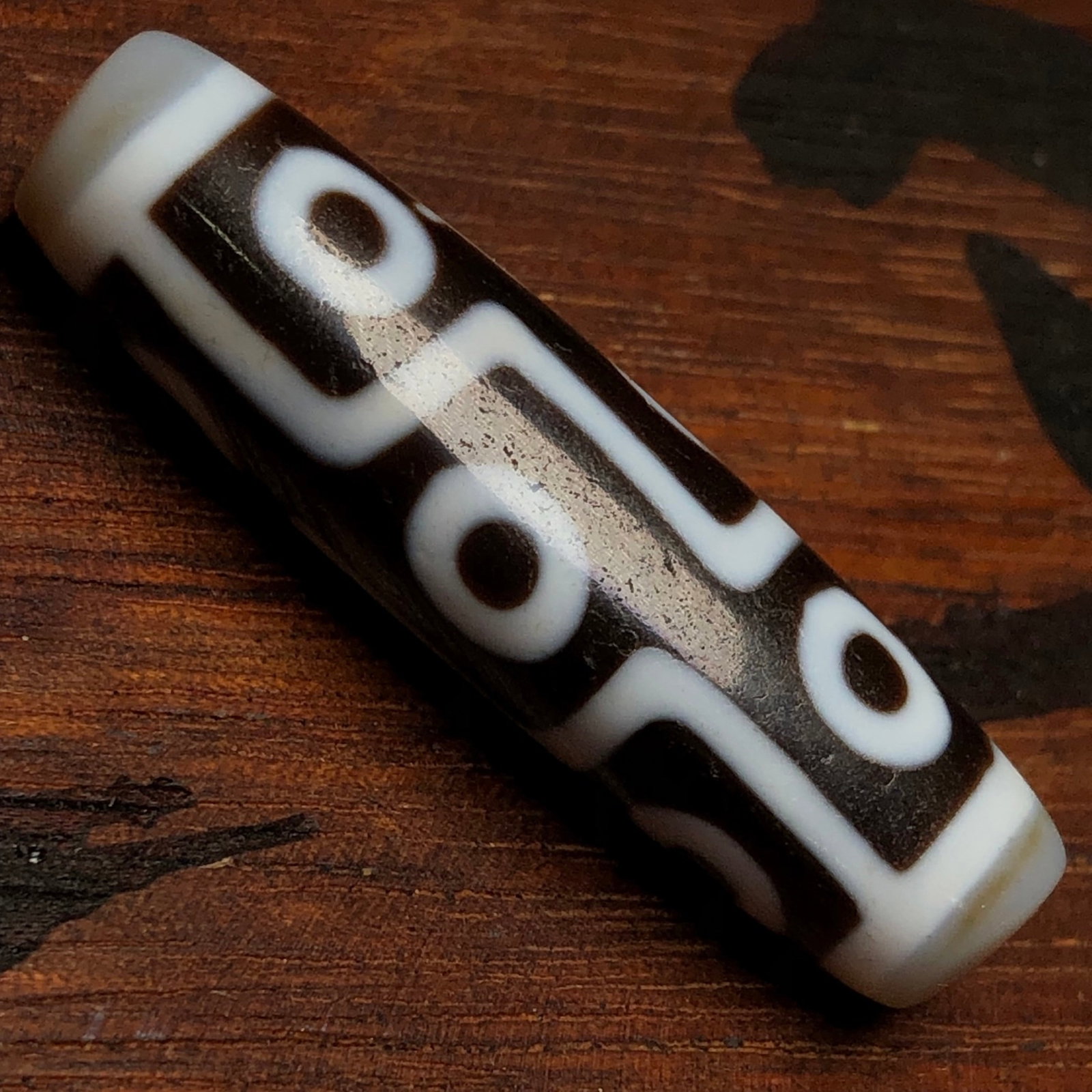An Exquisite Dzi Bead Pendant: An Exquisite Dzi Bead Pendant,Size:2inx0.6in,Weight:16.1g 天珠挂件